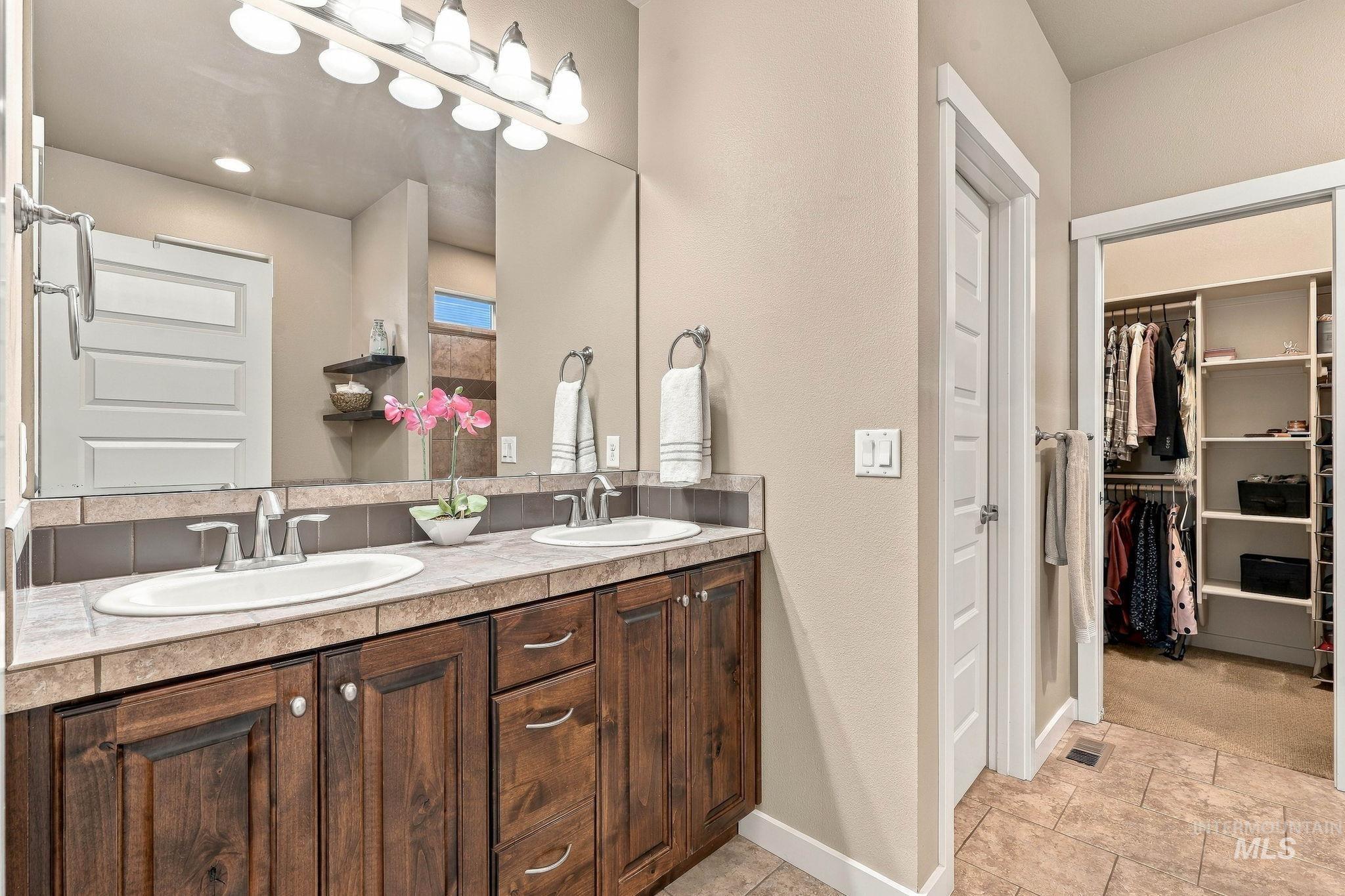 6091 N Willowdale Pl Property Photo 37