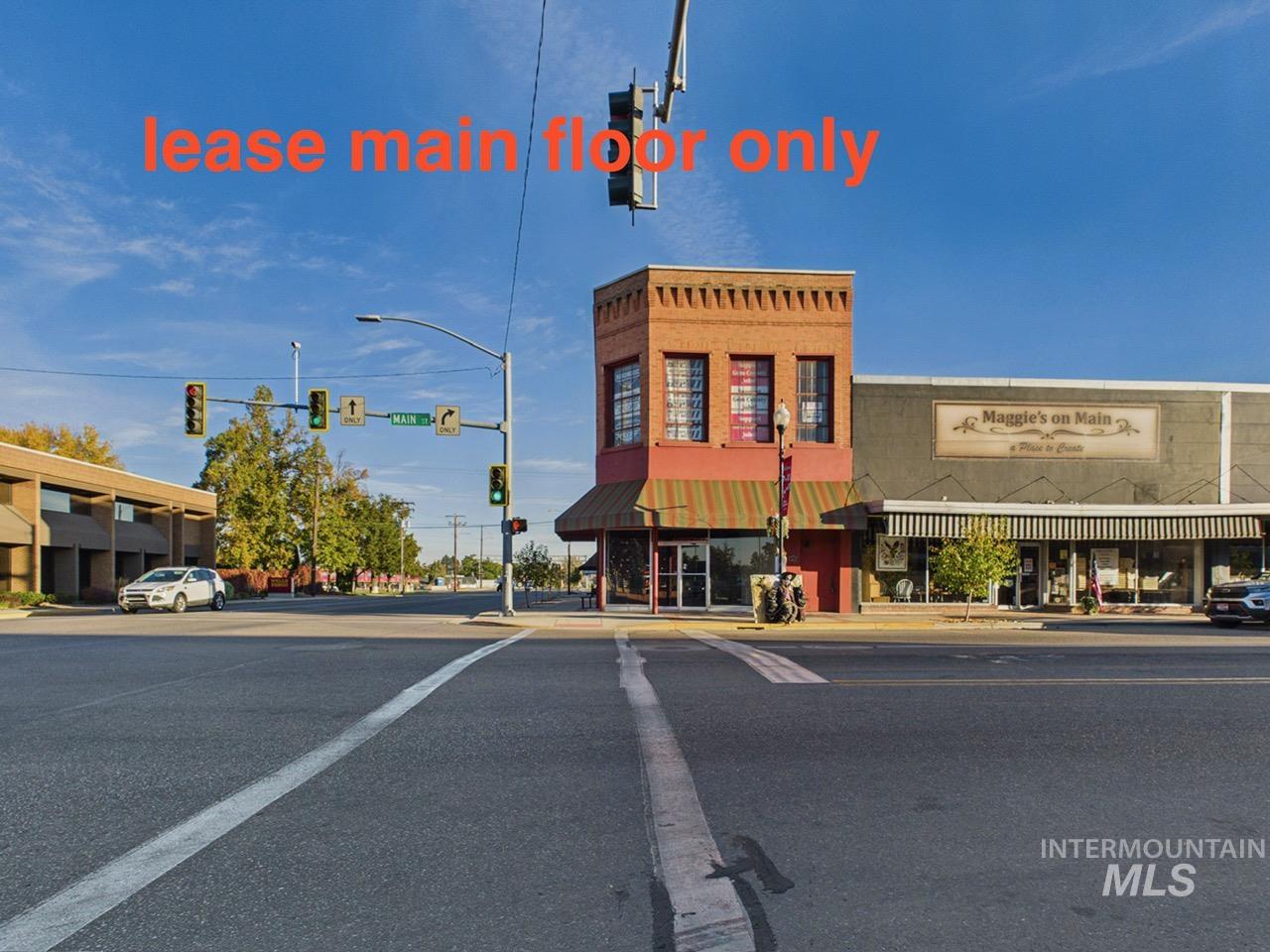 102 E Main Street Property Photo 1