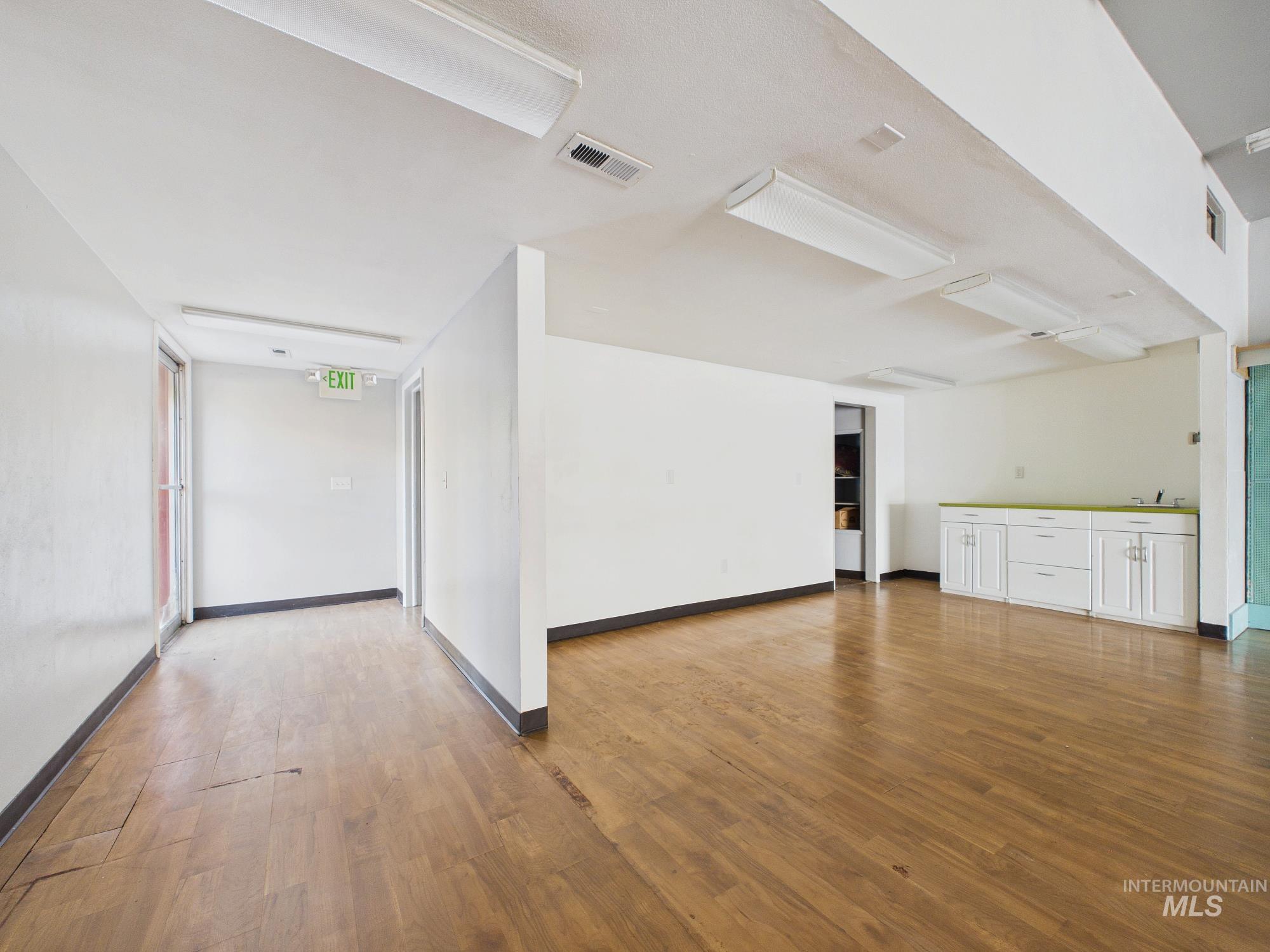 102 E Main Street Property Photo 16