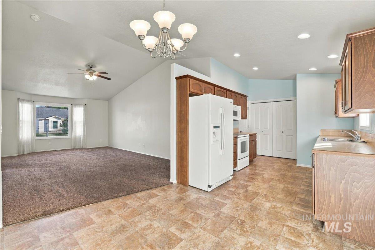 2114 Alder Dr Property Photo 6