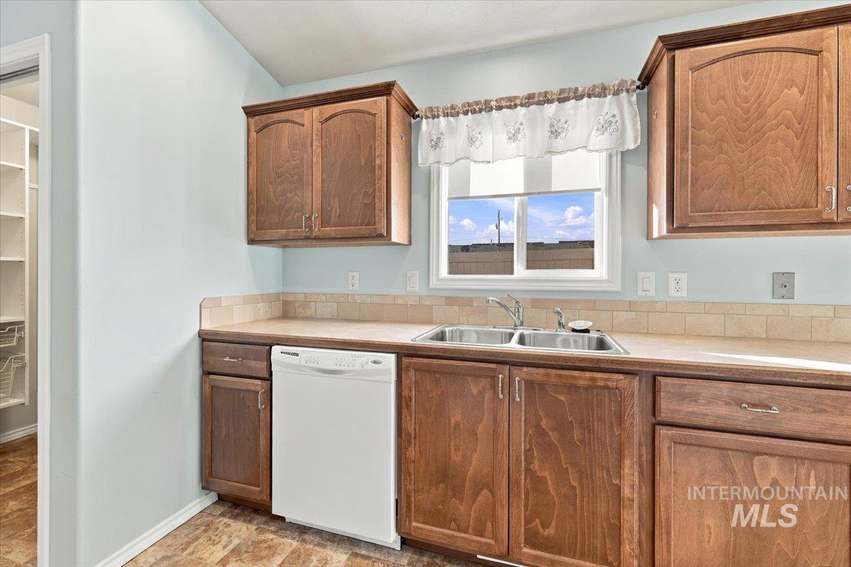 2114 Alder Dr Property Photo 8