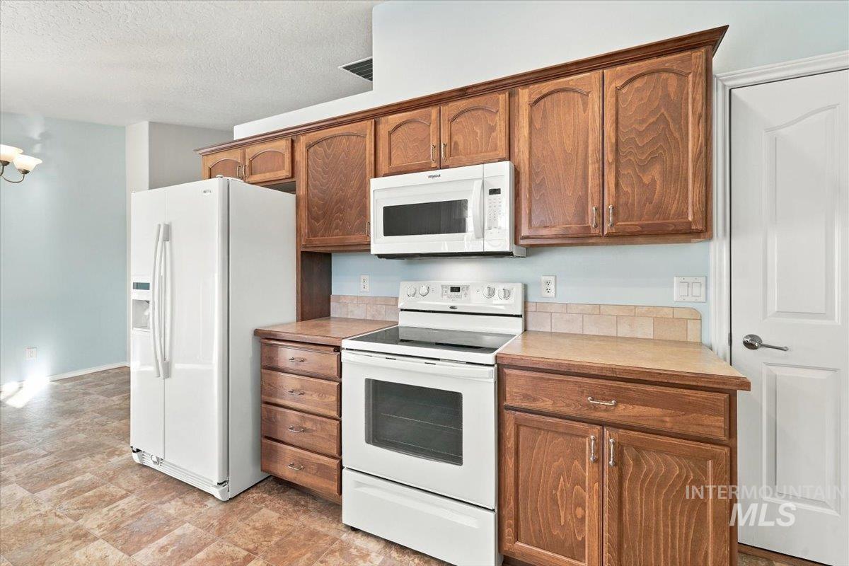 2114 Alder Dr Property Photo 9