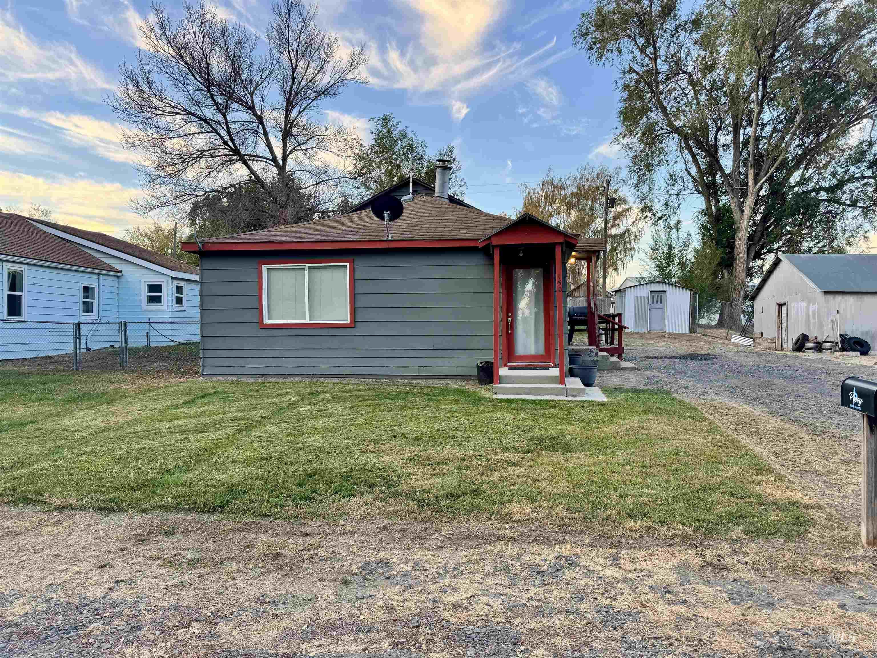 150 E Reed Property Photo 2