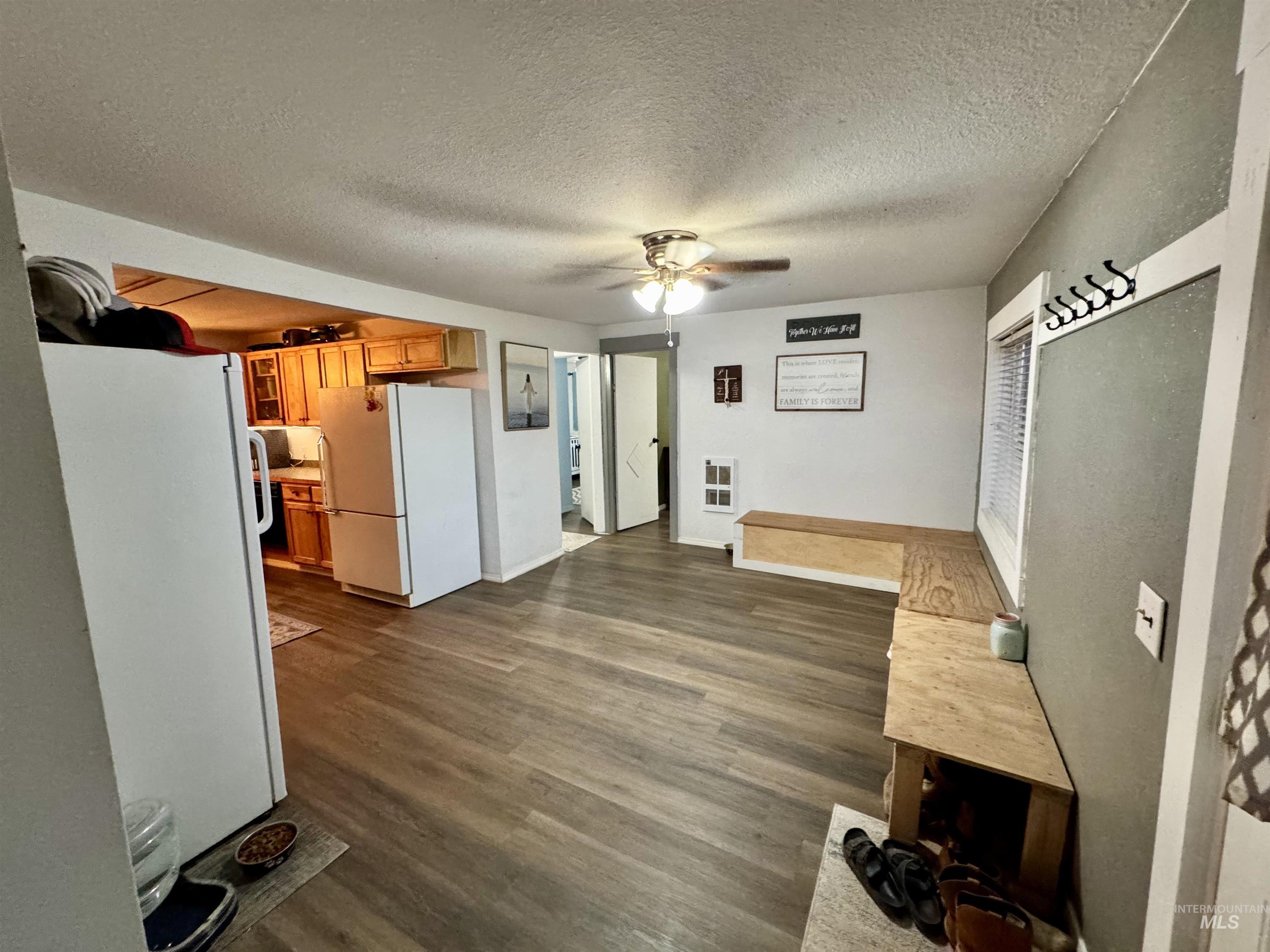 150 E Reed Property Photo 6