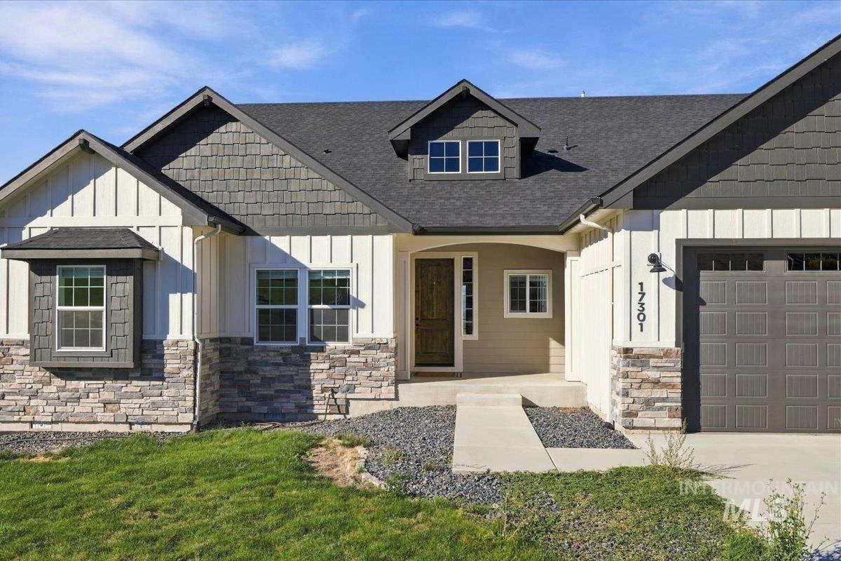 17301 Maple River Court Property Photo 3