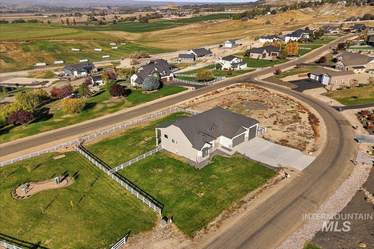 17301 Maple River Court Property Photo 4