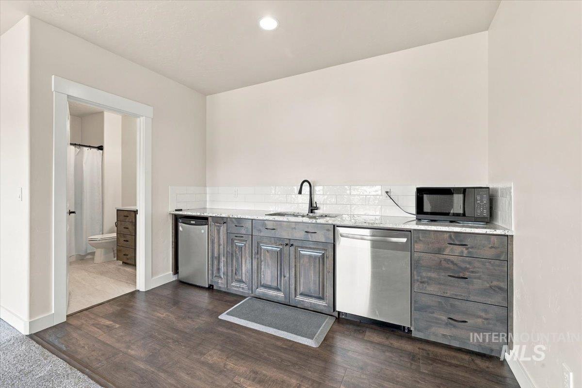 17301 Maple River Court Property Photo 32
