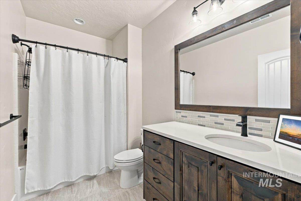 17301 Maple River Court Property Photo 33