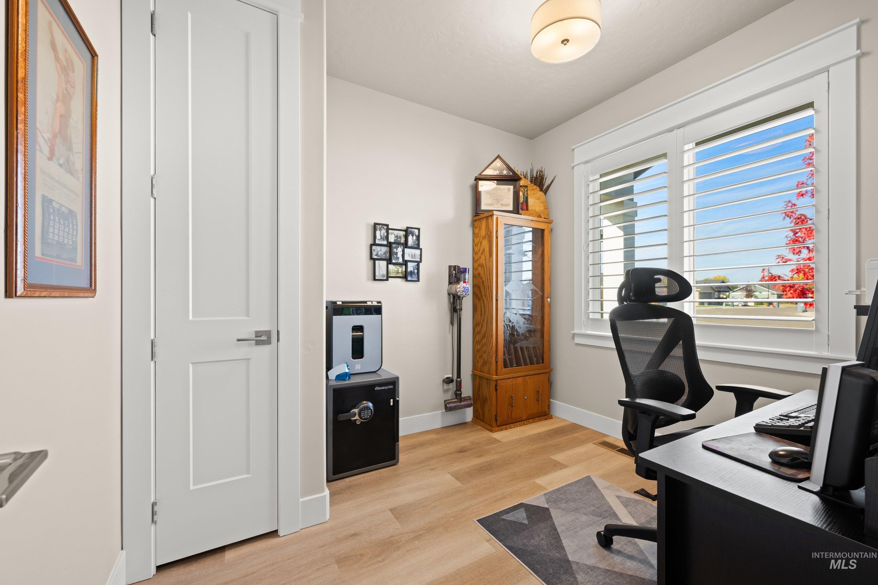 865 Rambling Rose Avenue Property Photo 10