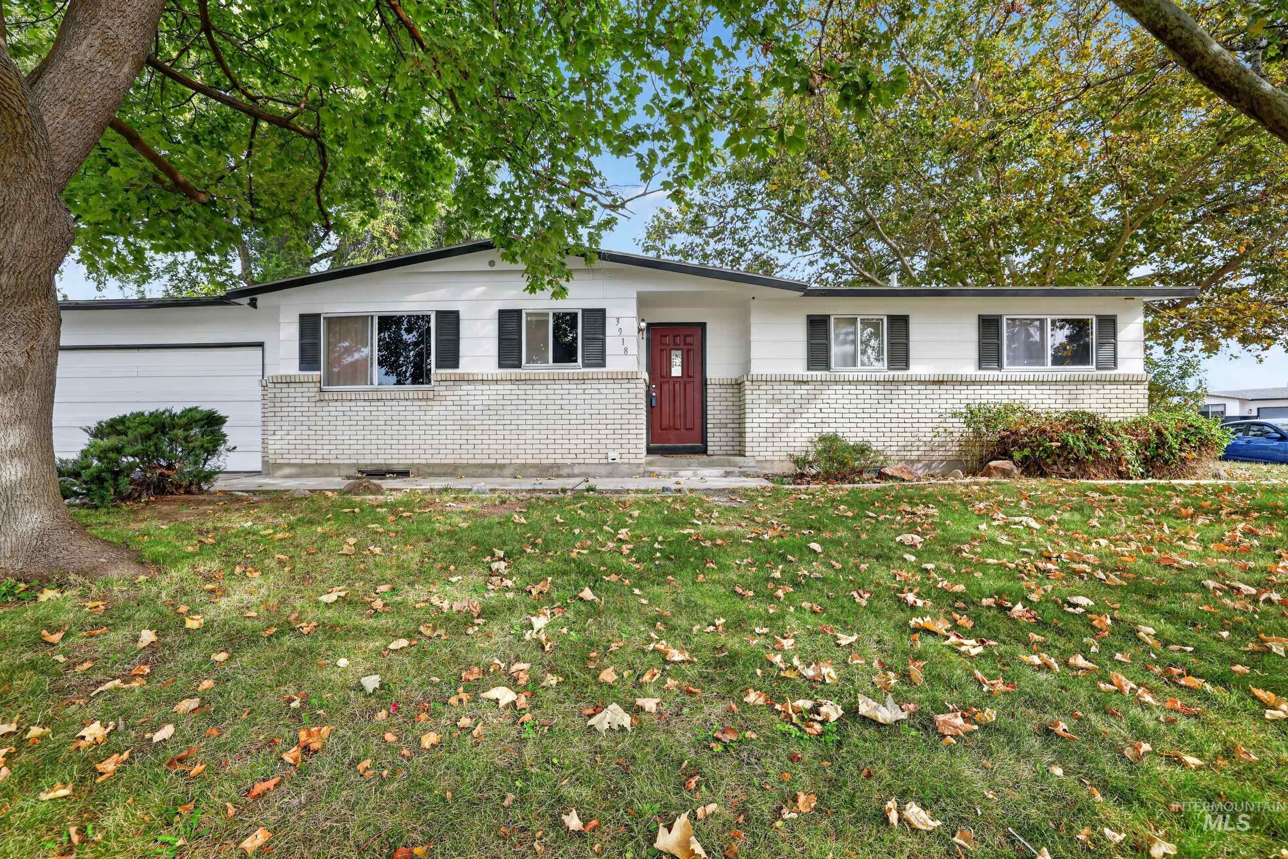 3918 N Buckingham Property Photo 1