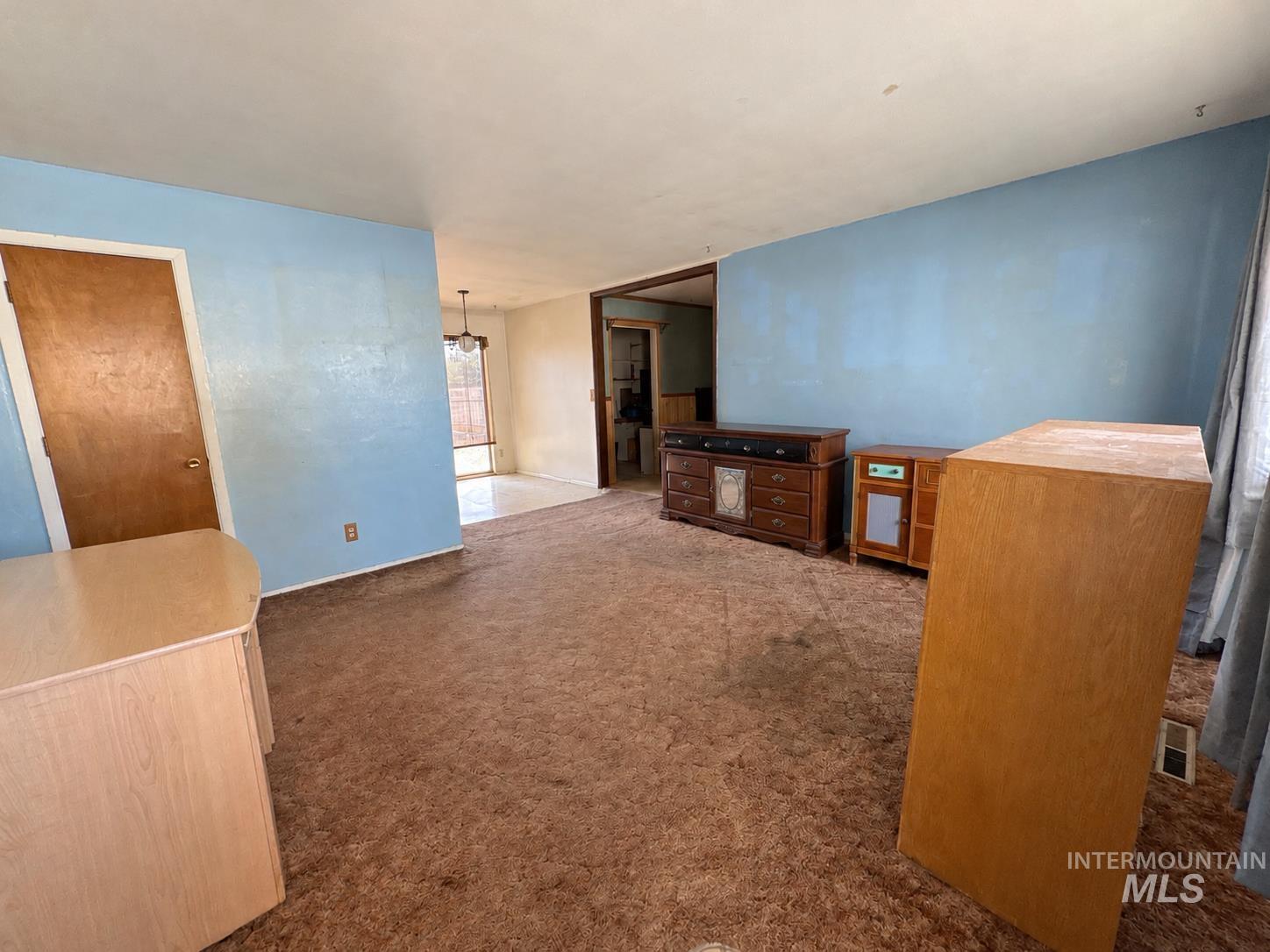 835 S 13th E Property Photo 5