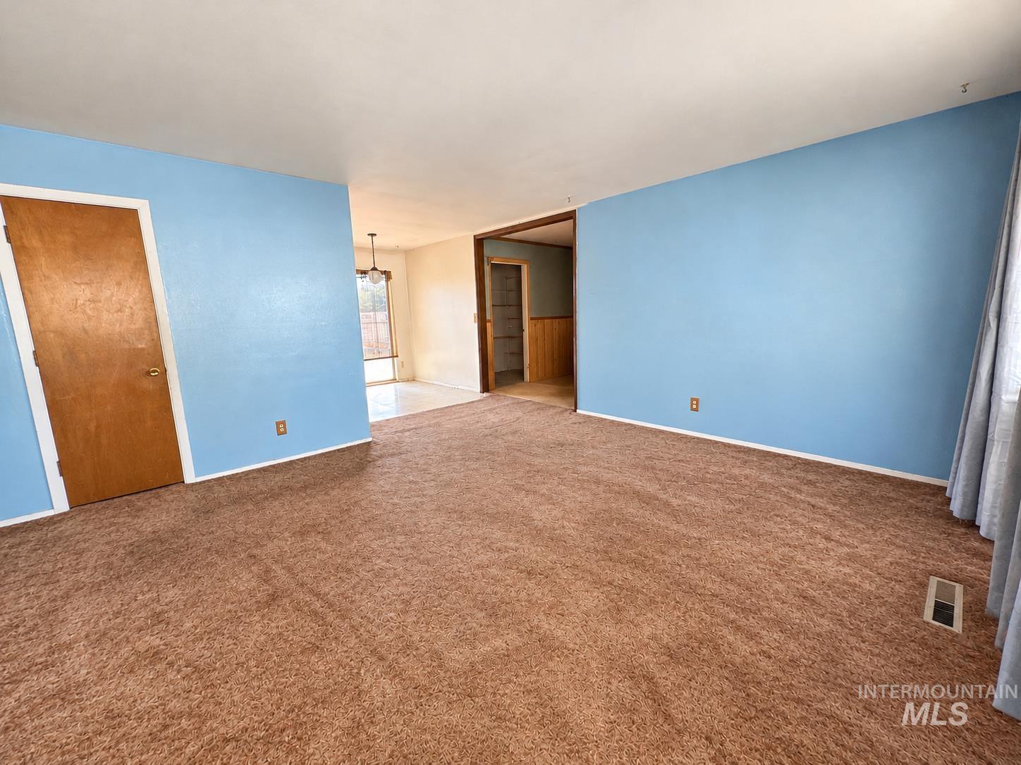 835 S 13th E Property Photo 6