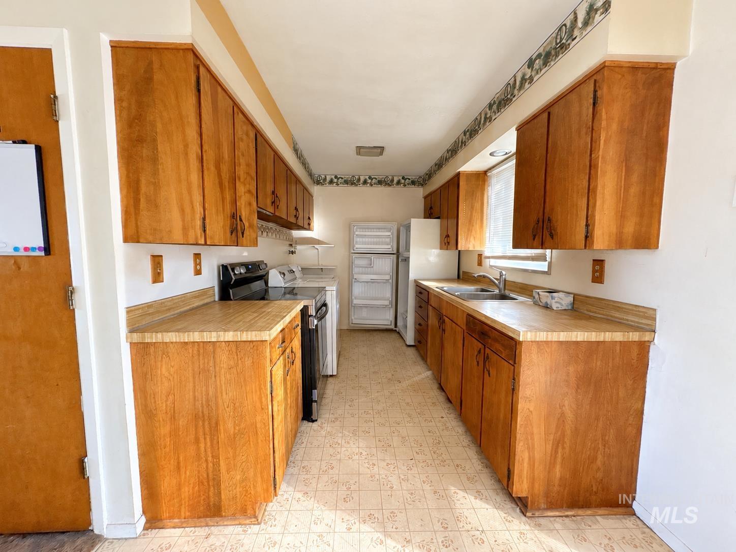 835 S 13th E Property Photo 18