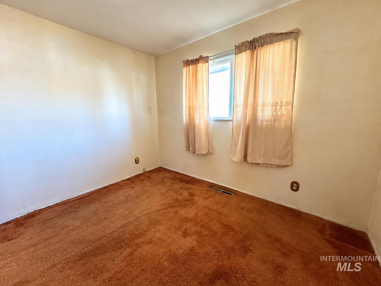 835 S 13th E Property Photo 27