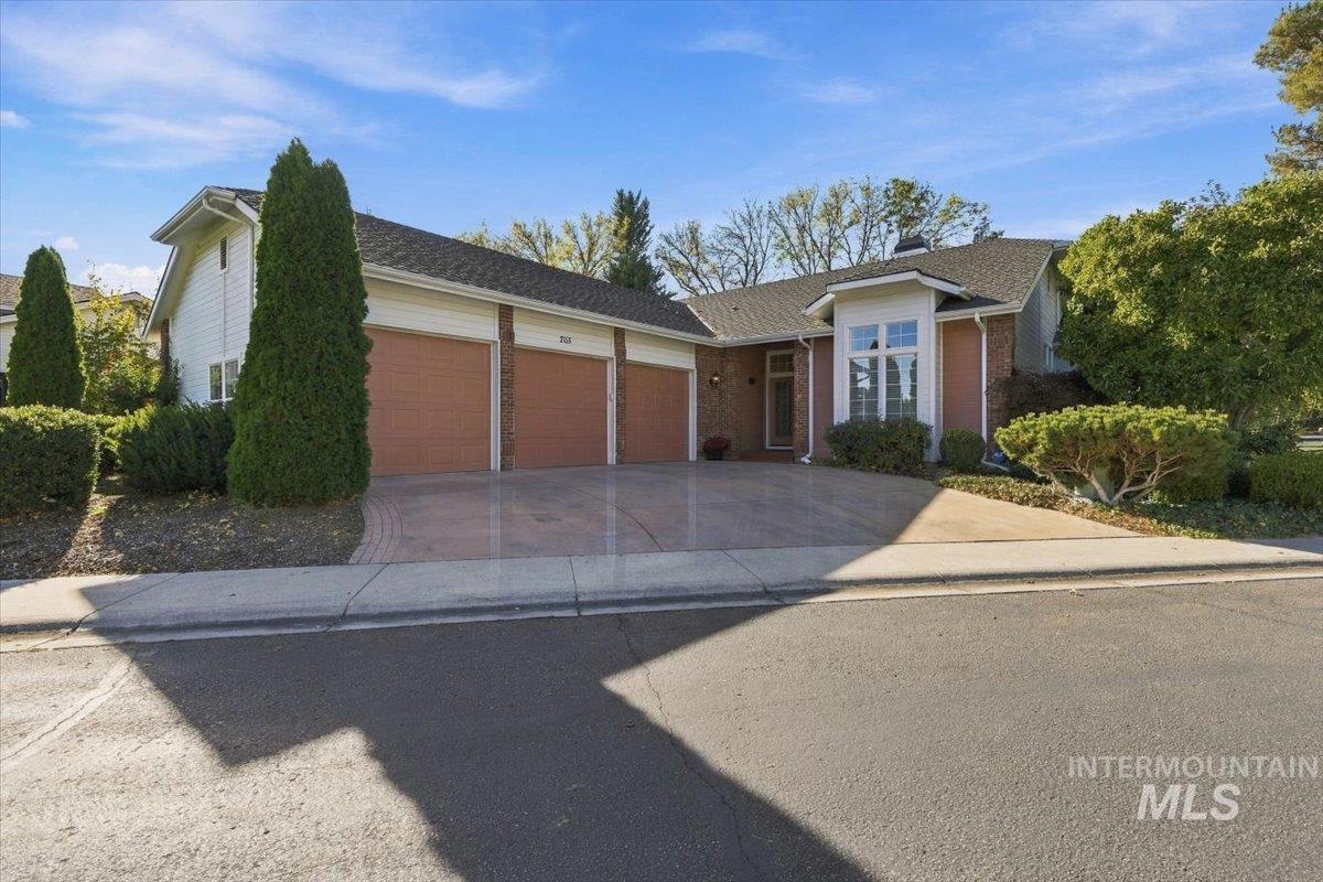 2155 S Crosscreek Ln Property Photo 2