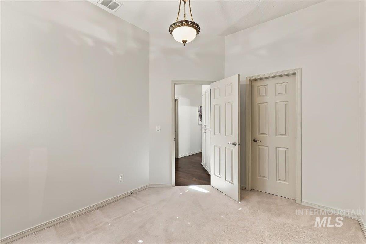 2155 S Crosscreek Ln Property Photo 24