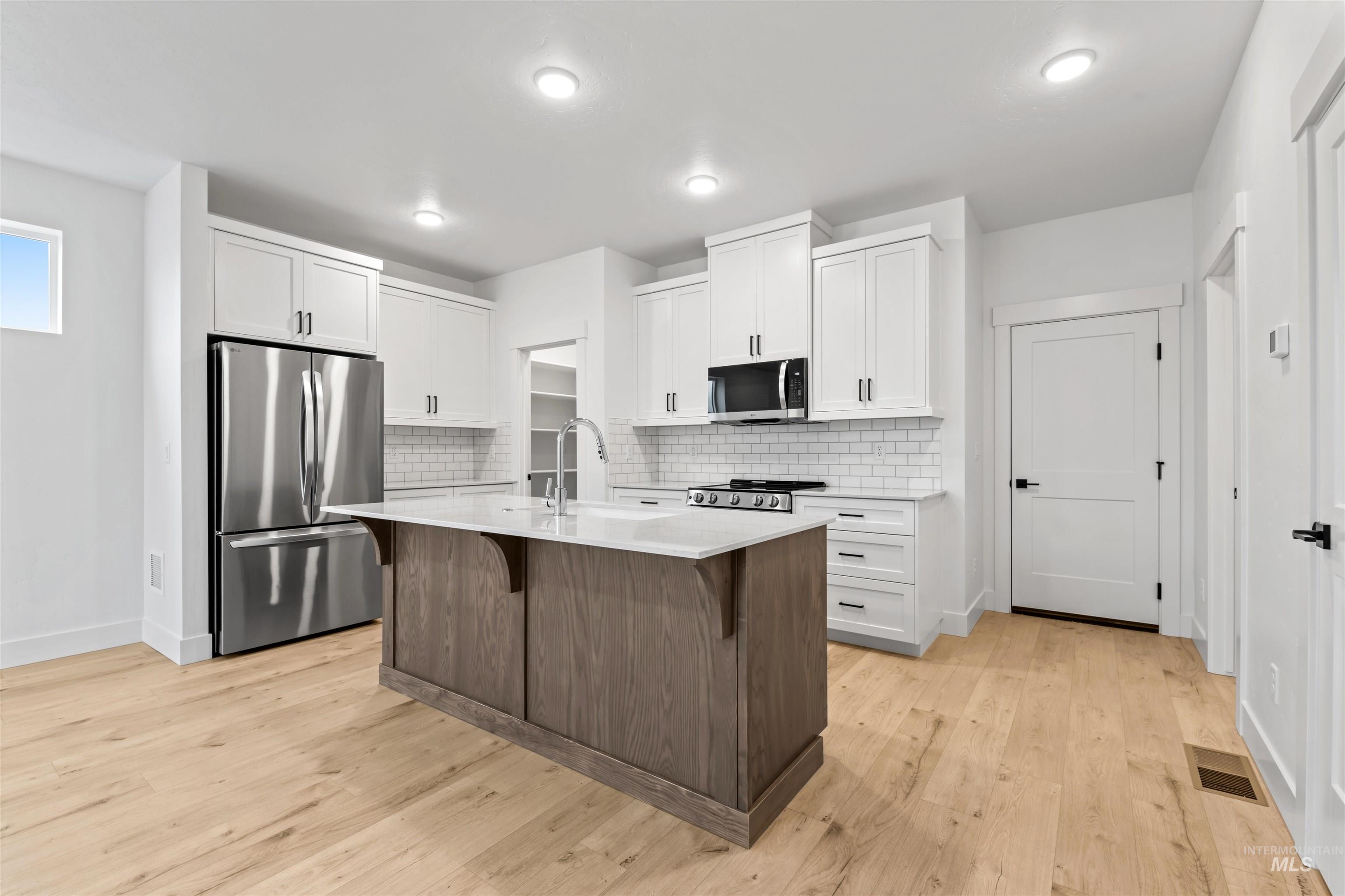 2106 Deep Purple Property Photo 9