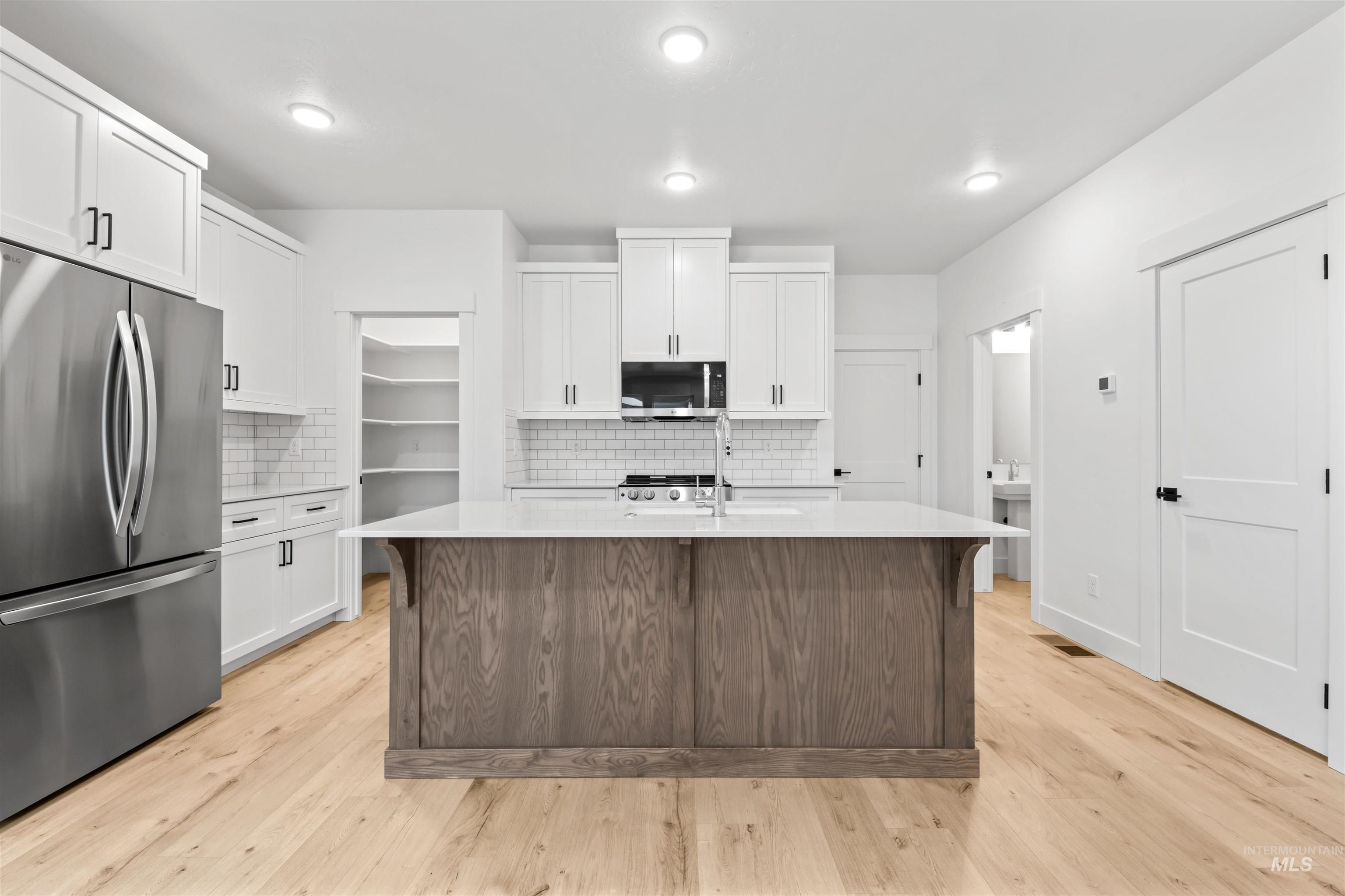 2106 Deep Purple Property Photo 10