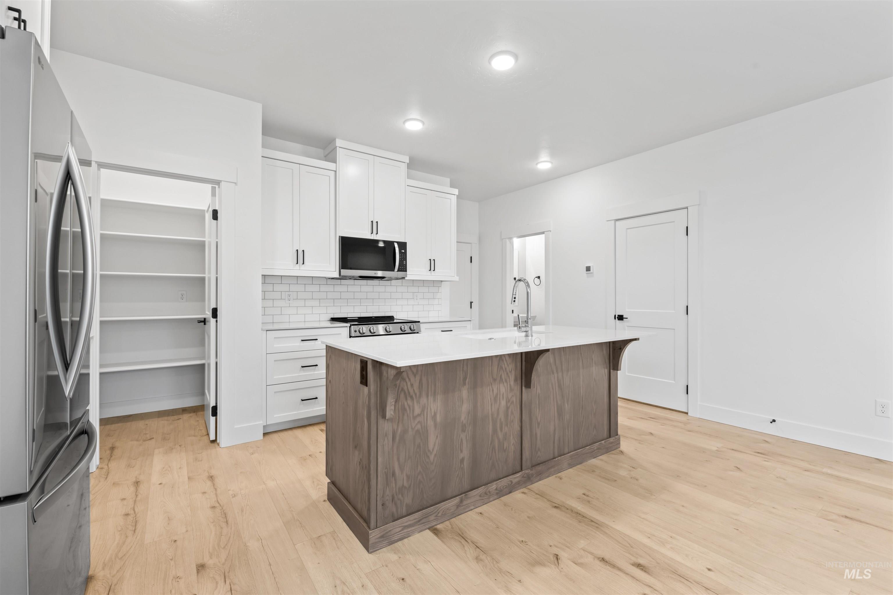 2106 Deep Purple Property Photo 11