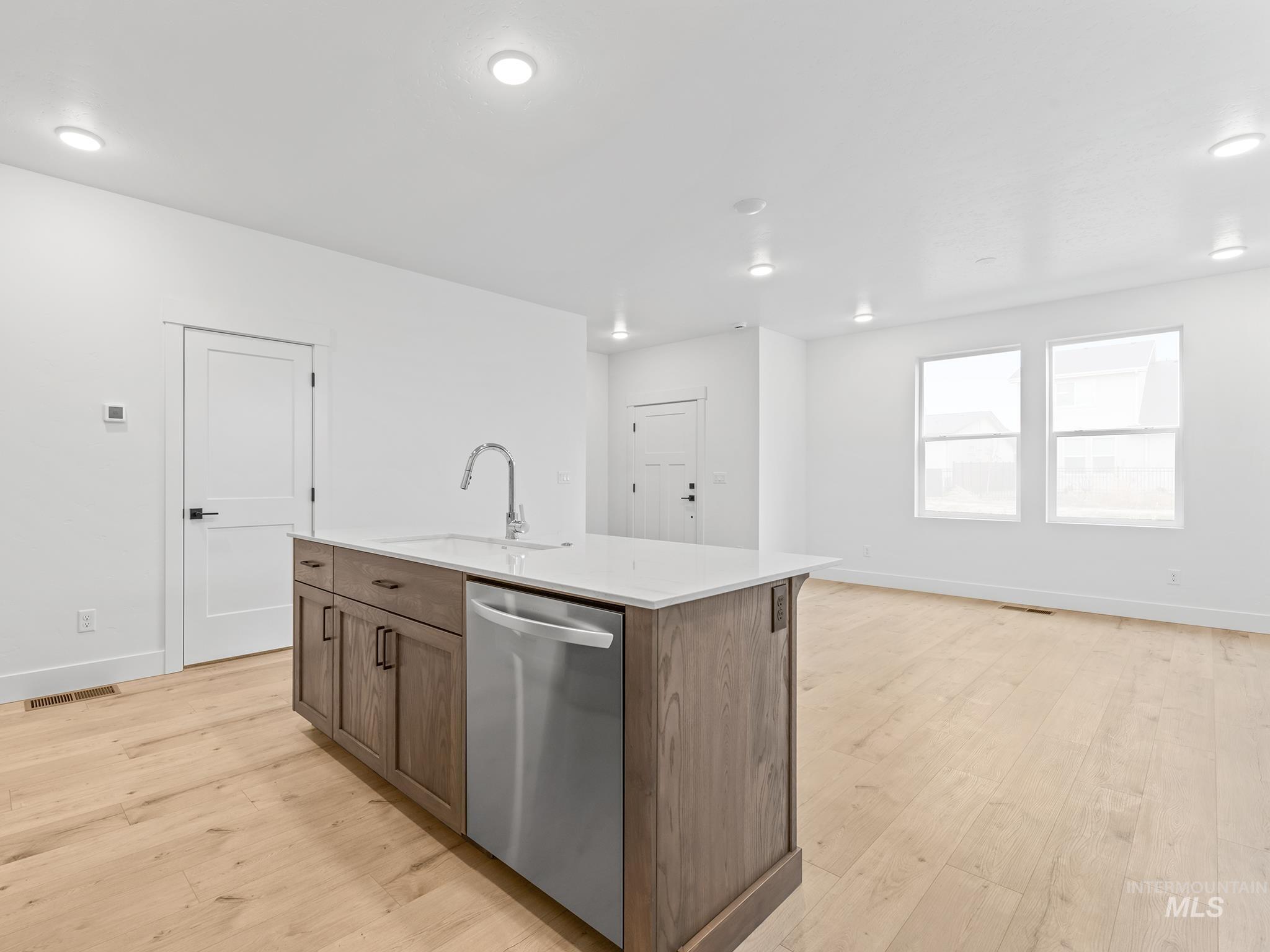 2106 Deep Purple Property Photo 13