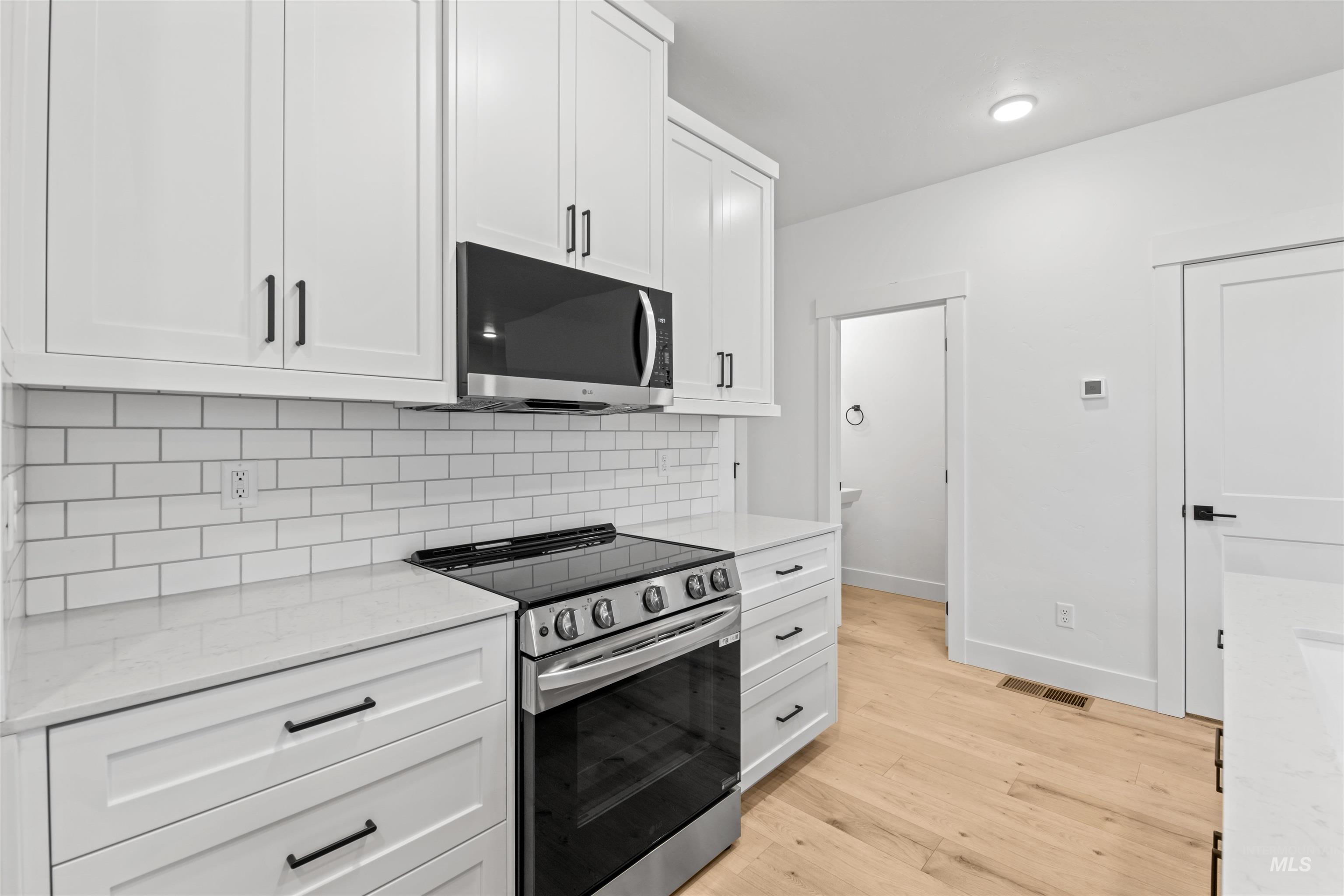 2106 Deep Purple Property Photo 14