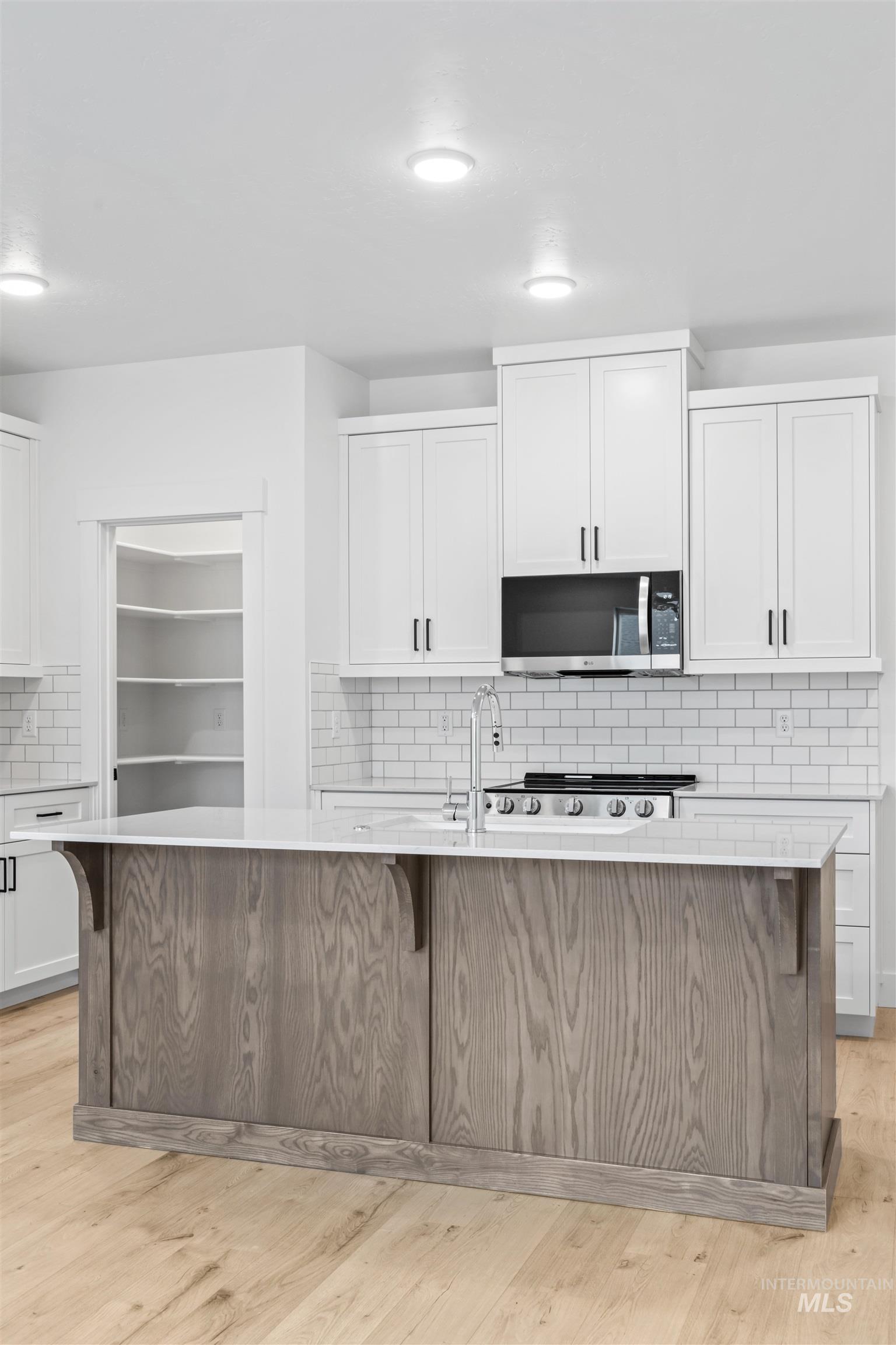2106 Deep Purple Property Photo 16