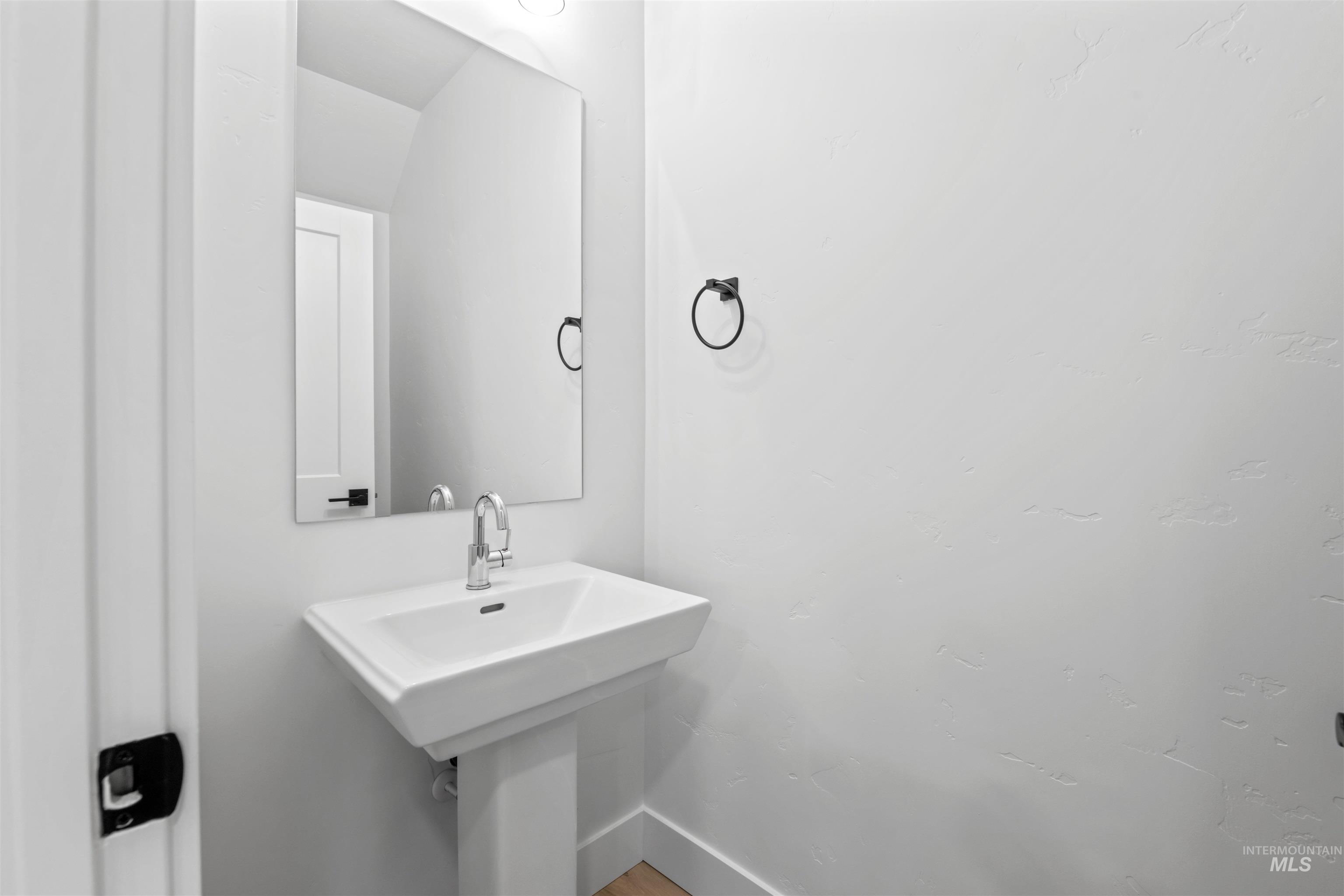 2106 Deep Purple Property Photo 19