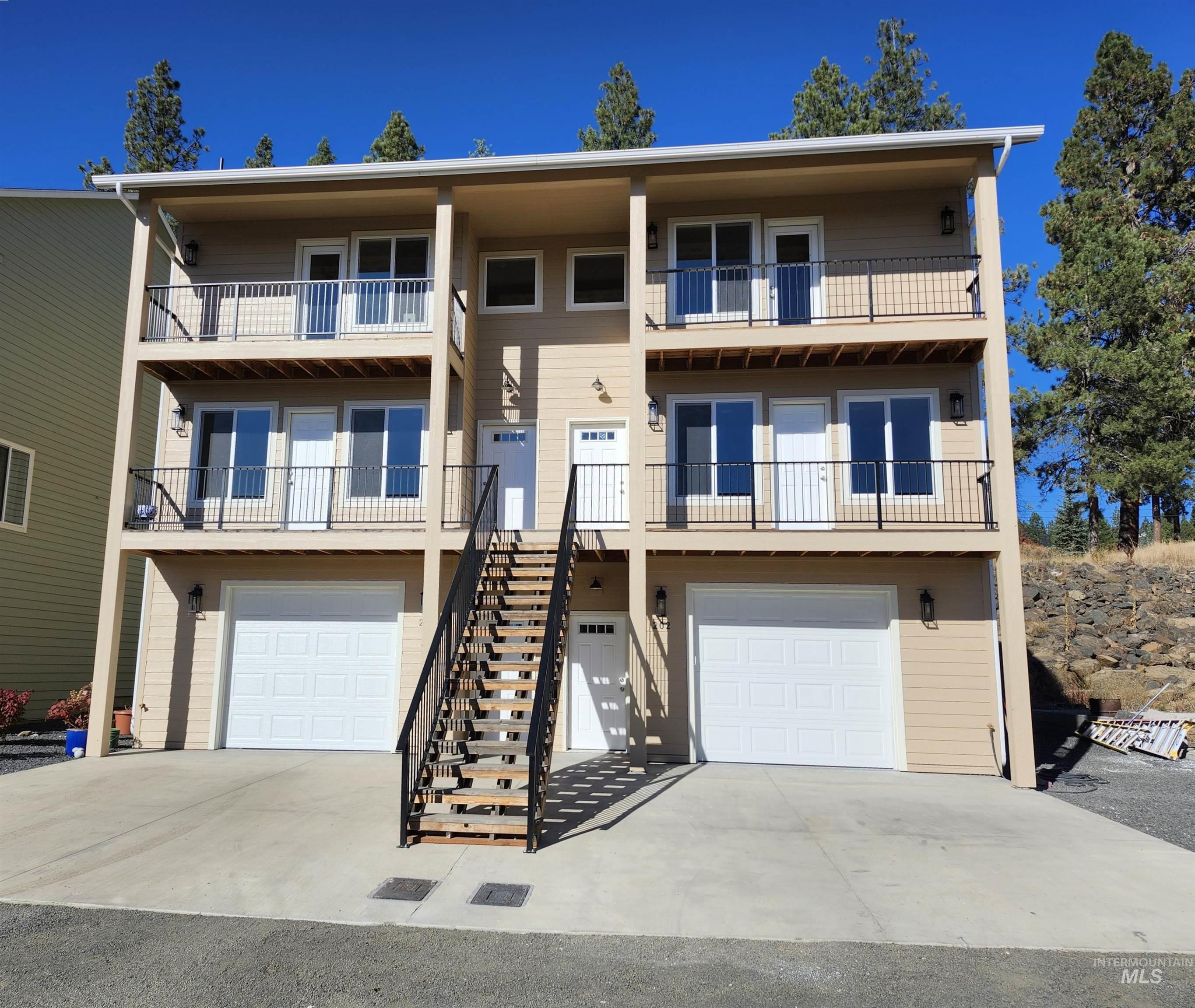 202 Highline Lane Property Photo 1