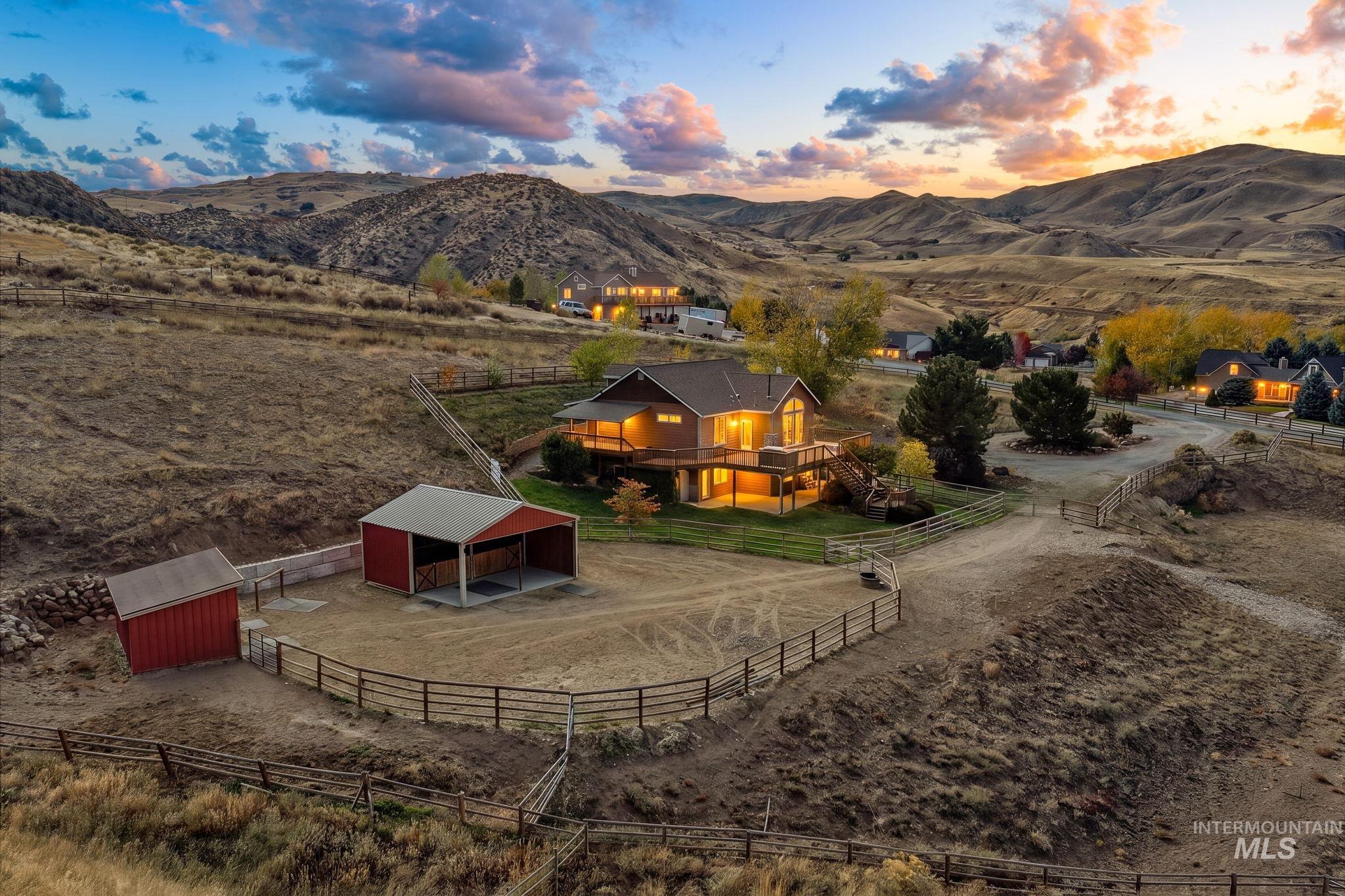 24 Horseshu Vue Cir Property Photo 1