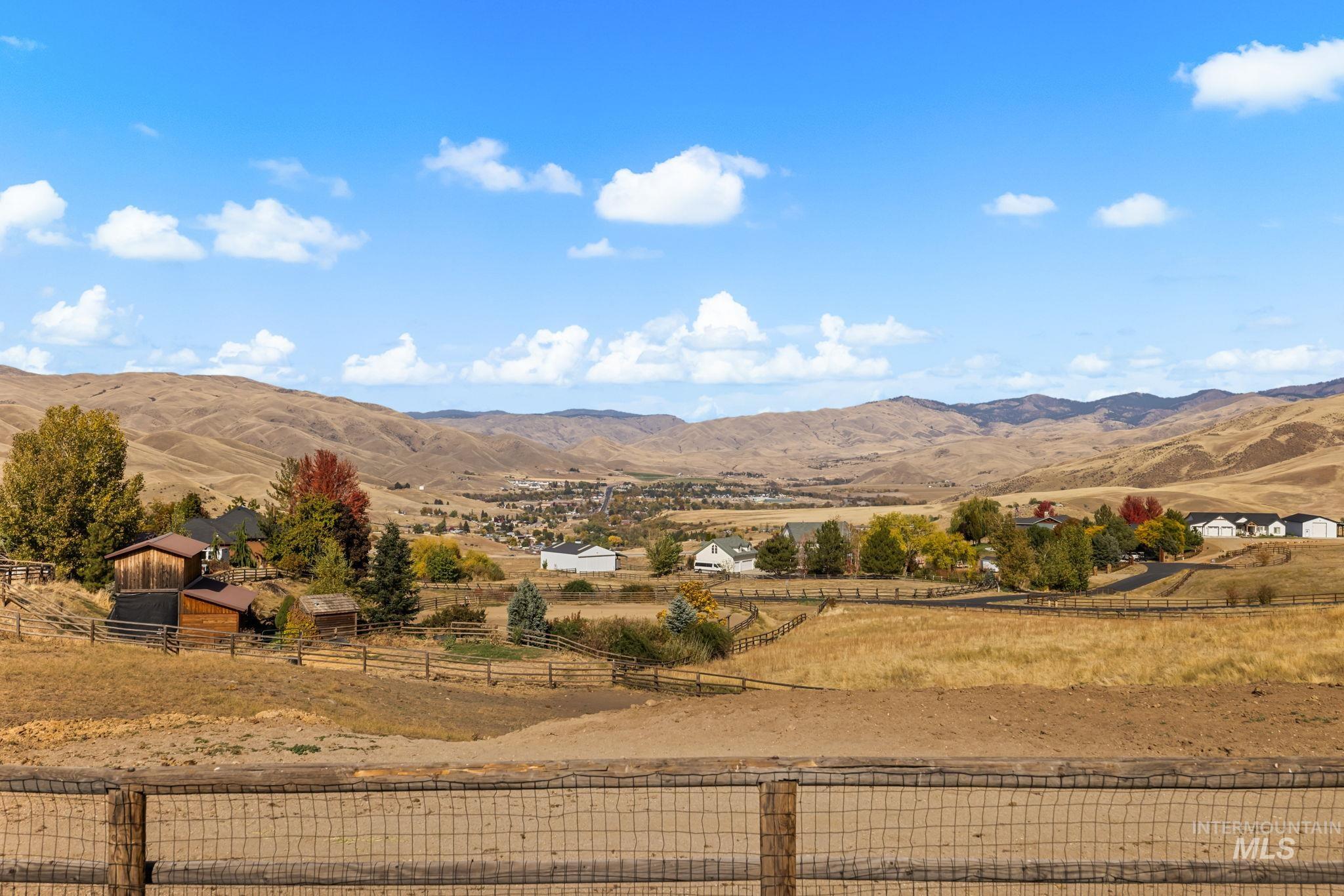 24 Horseshu Vue Cir Property Photo 6