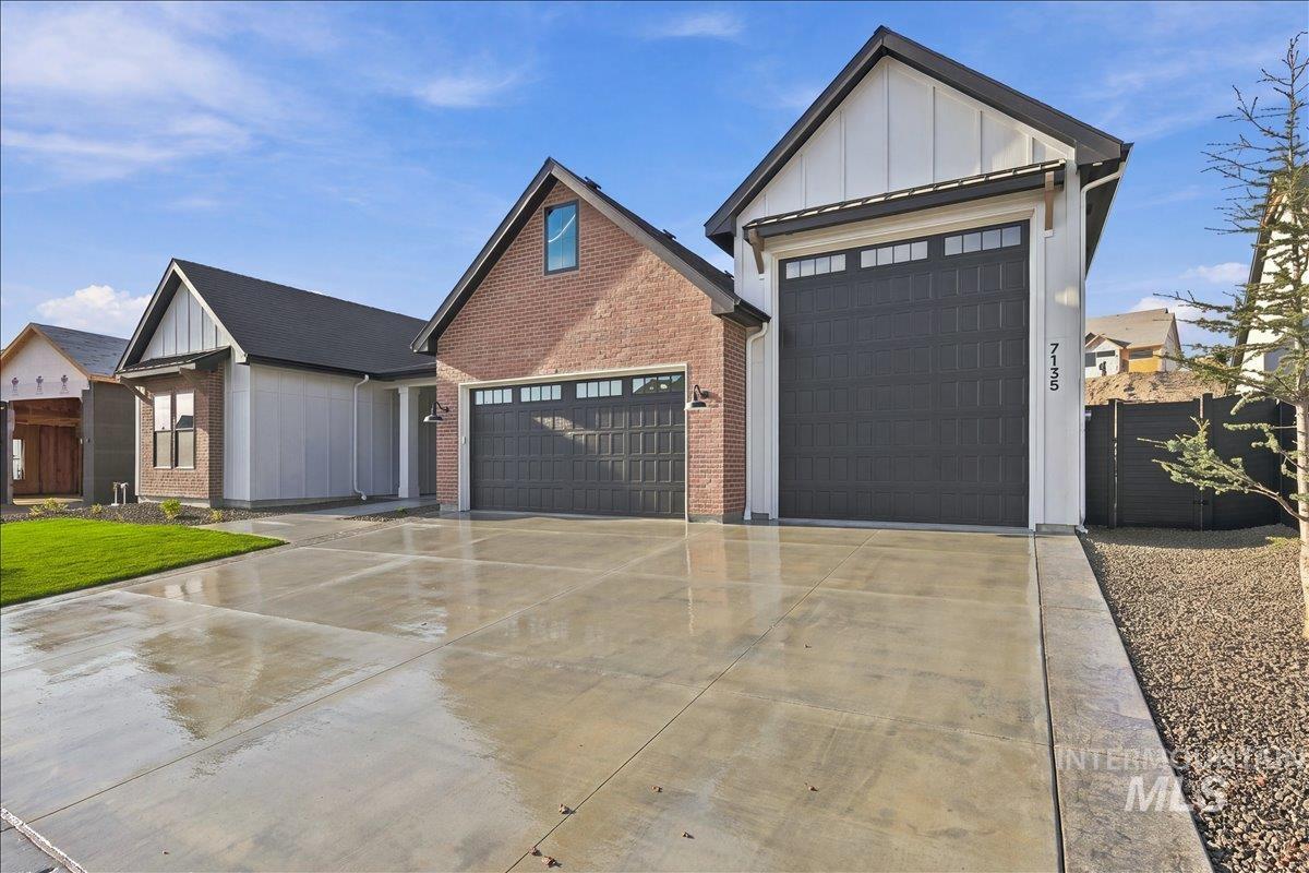 7135 N Firhill Place Property Photo 3