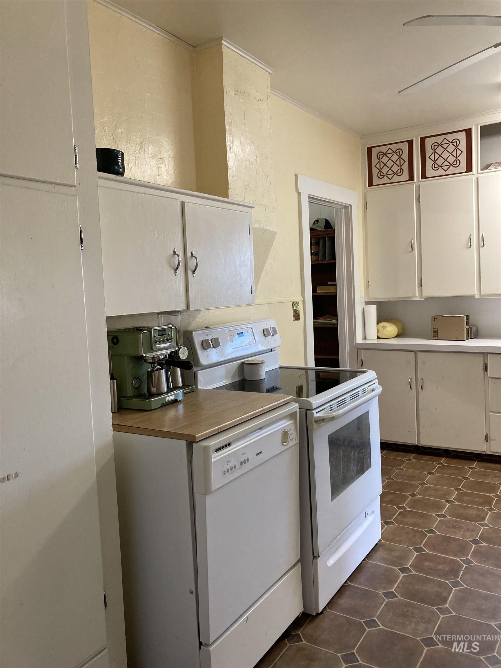 2213 County Rd E. Property Photo 10