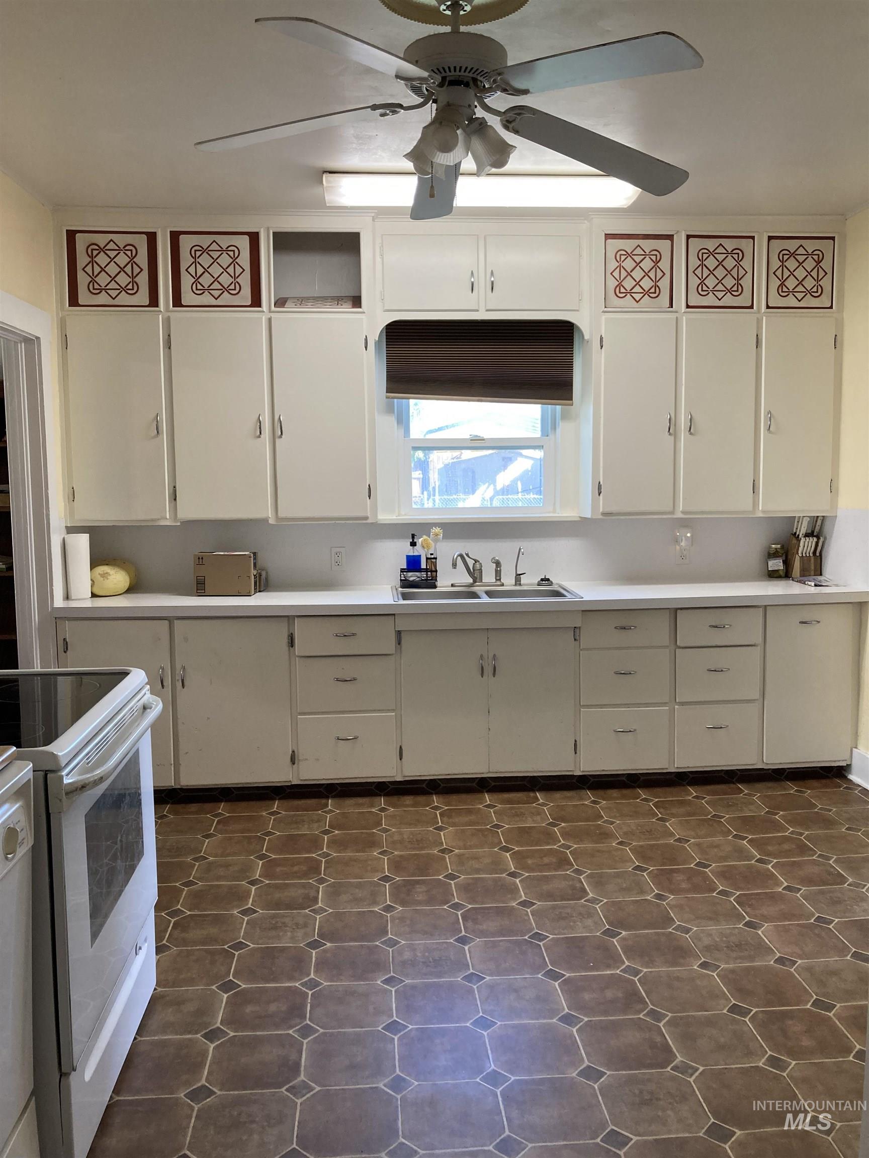 2213 County Rd E. Property Photo 11