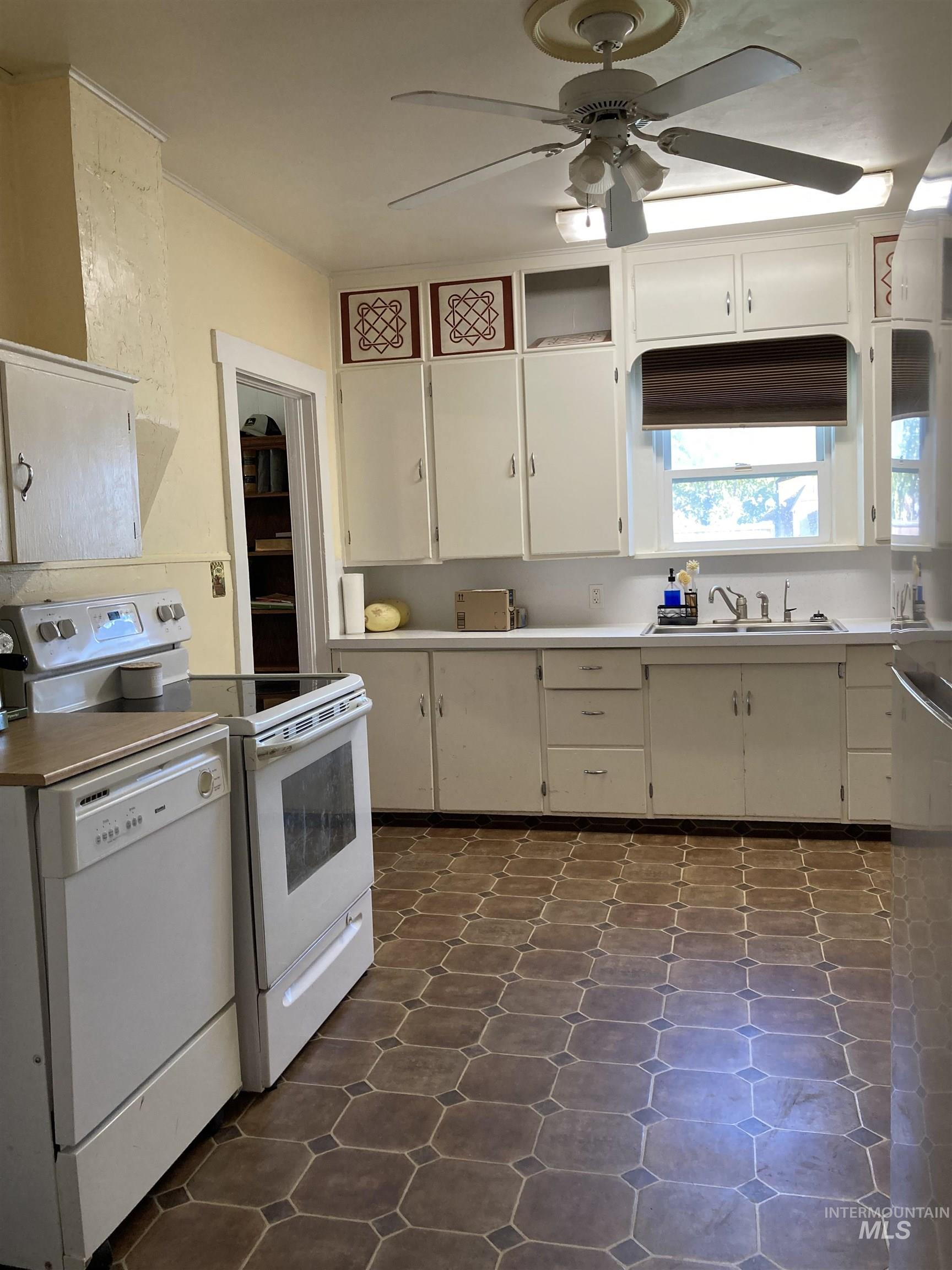 2213 County Rd E. Property Photo 19