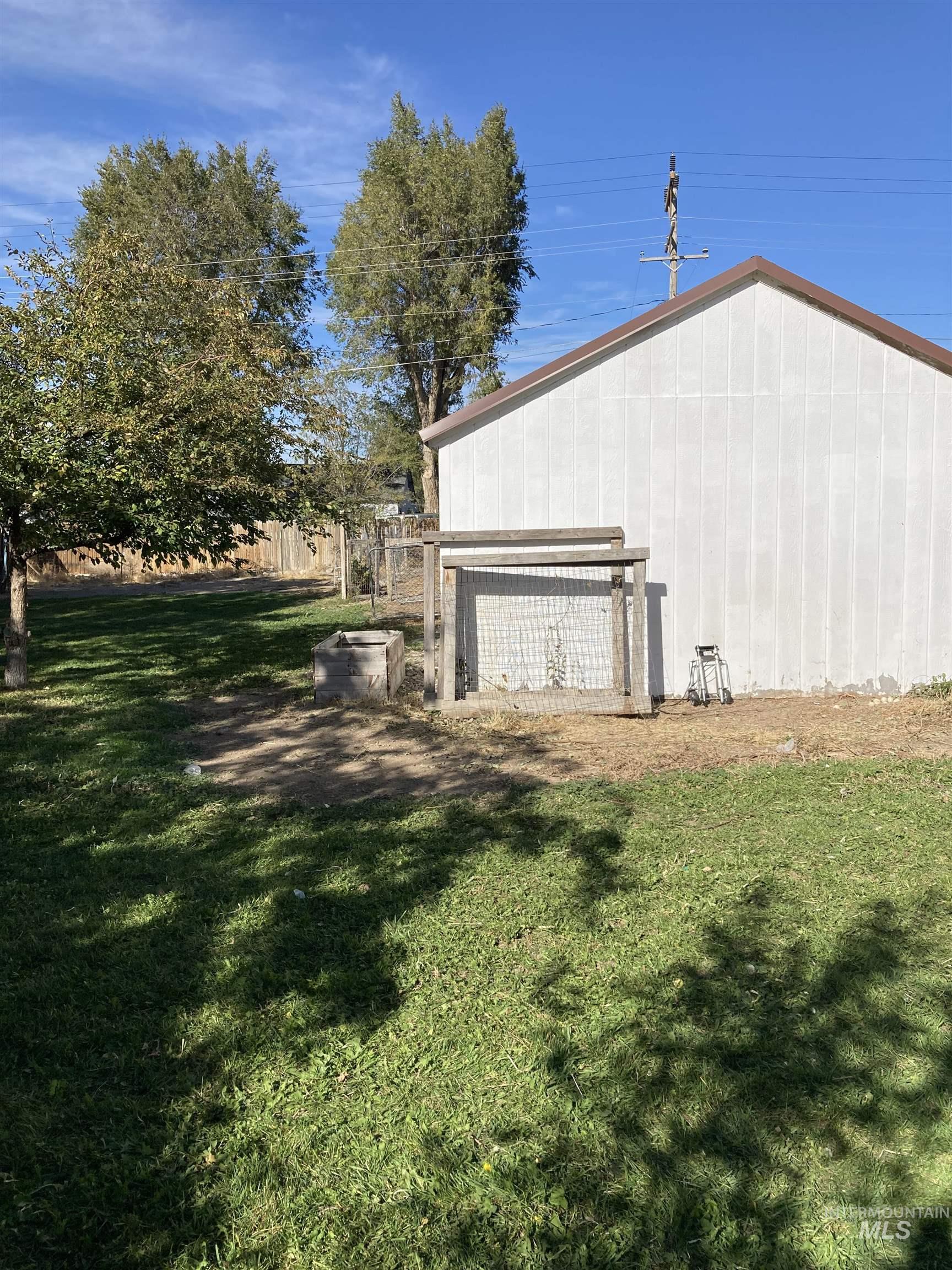 2213 County Rd E. Property Photo 24