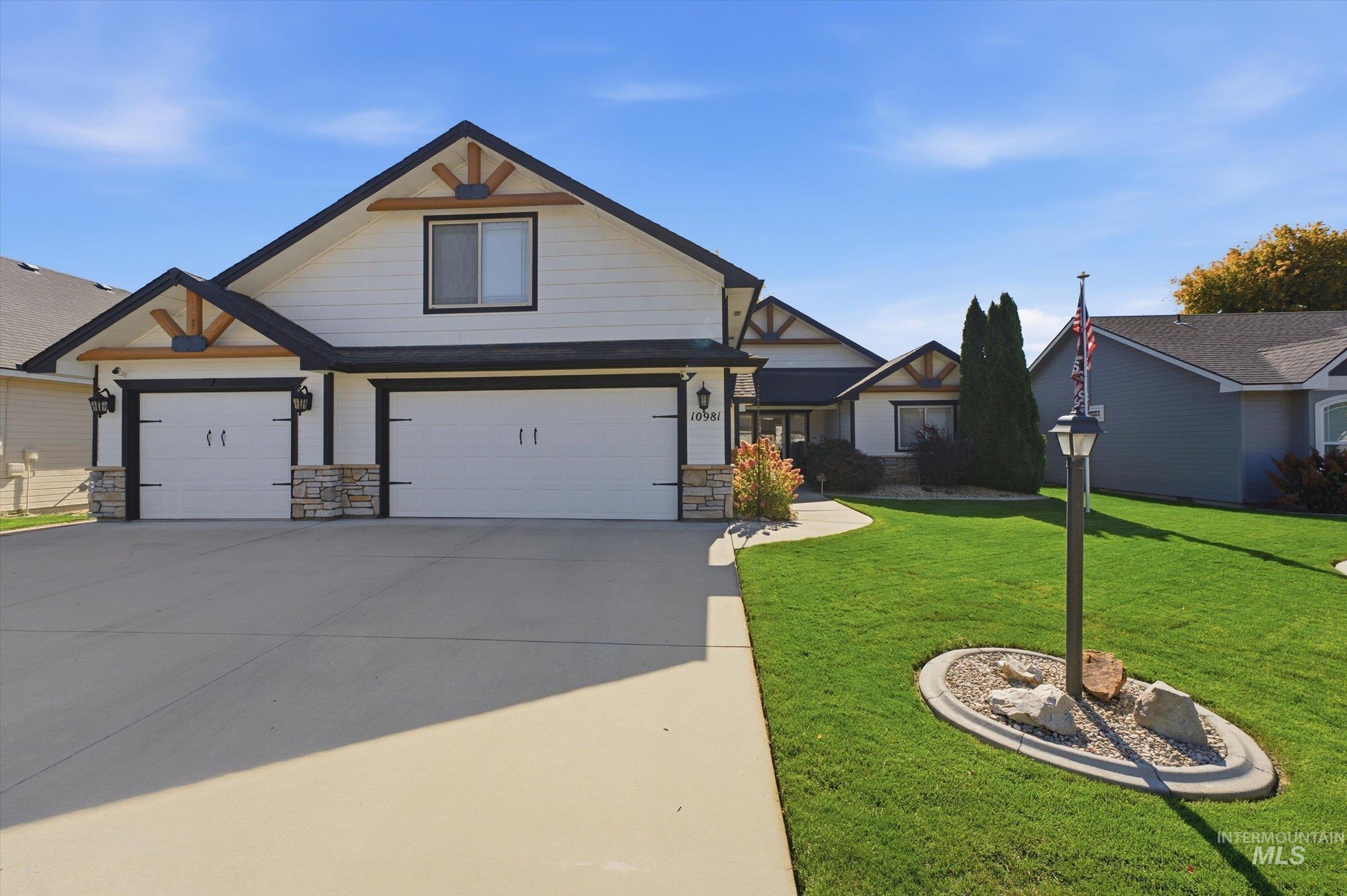 10981 W Rose Lake St Property Photo 3