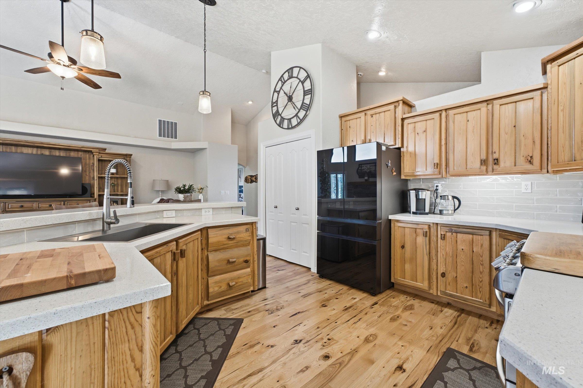 10981 W Rose Lake St Property Photo 34