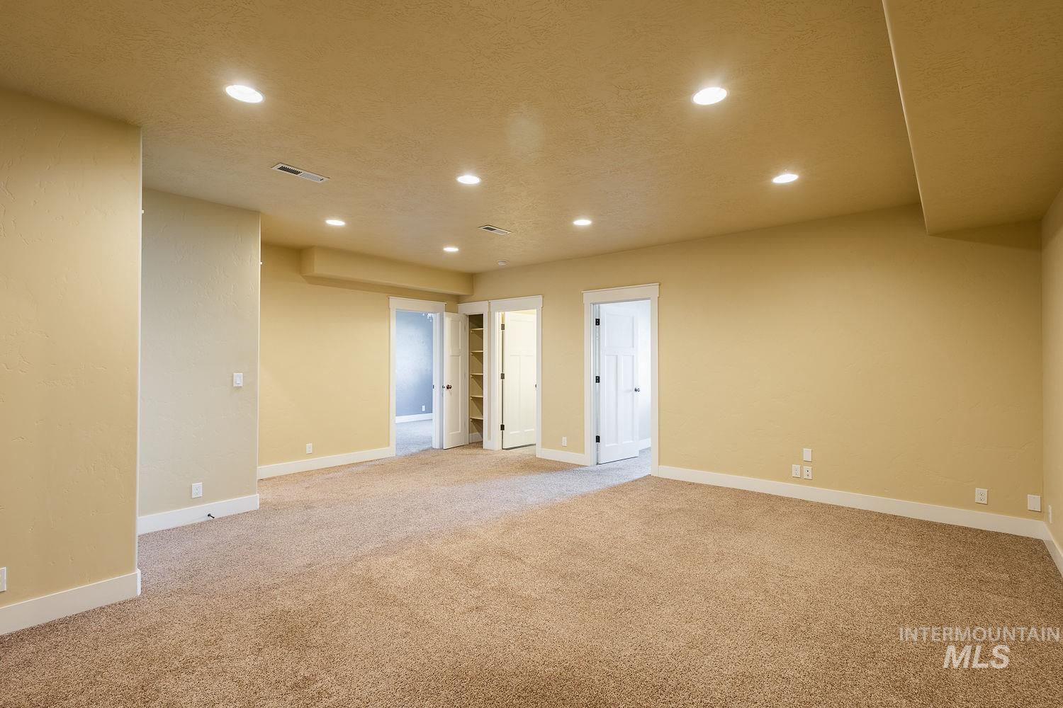 2130 Lisa Ct Property Photo 32