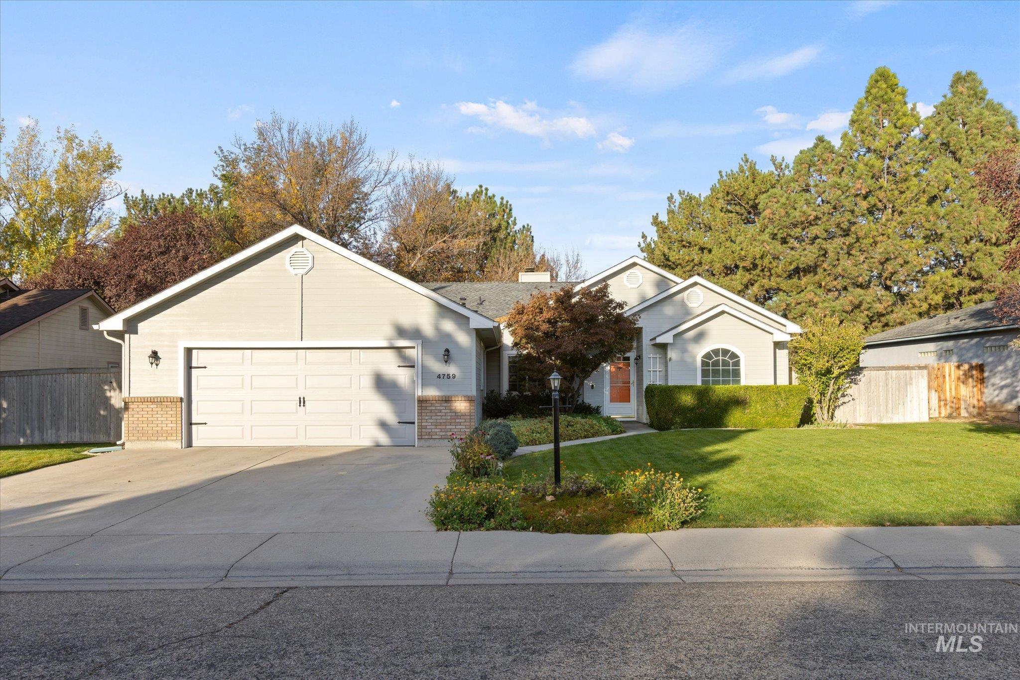 4759 N Buckboard Ave Property Photo 1