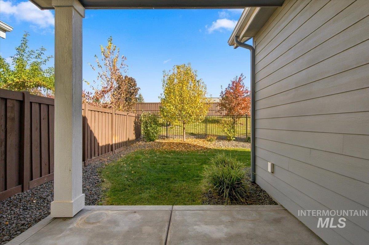 6136 N Vicenza Ln Property Photo 24