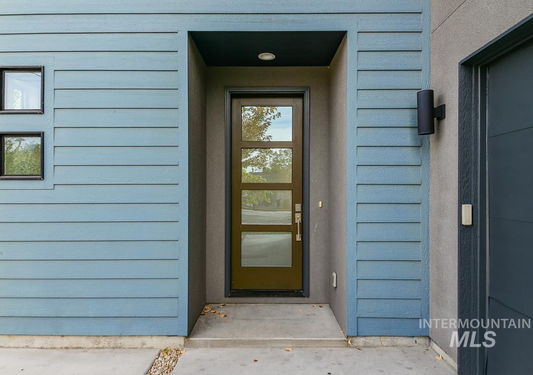 4314 W Clark Street Property Photo 2
