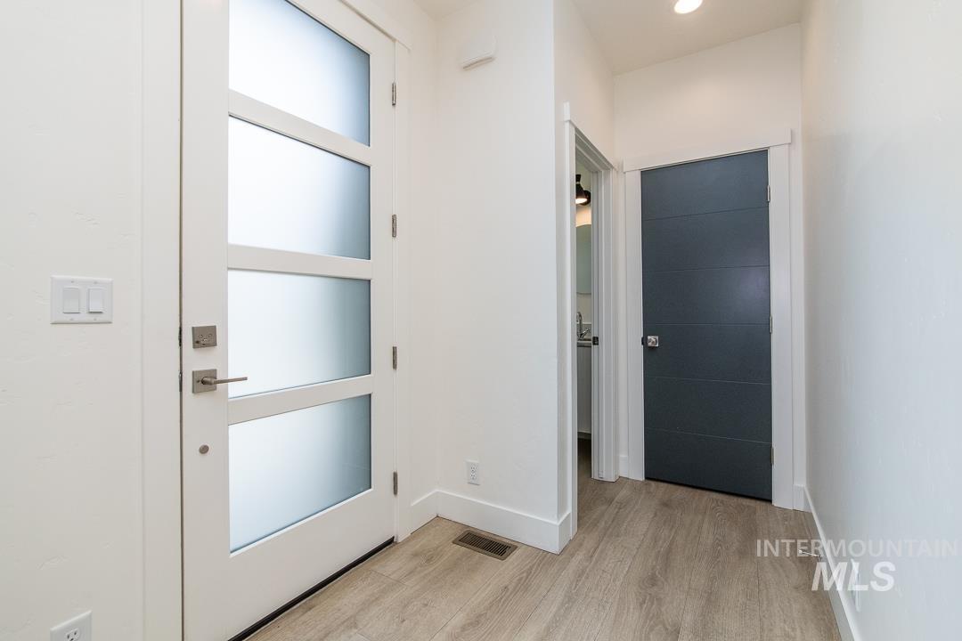 4314 W Clark Street Property Photo 3