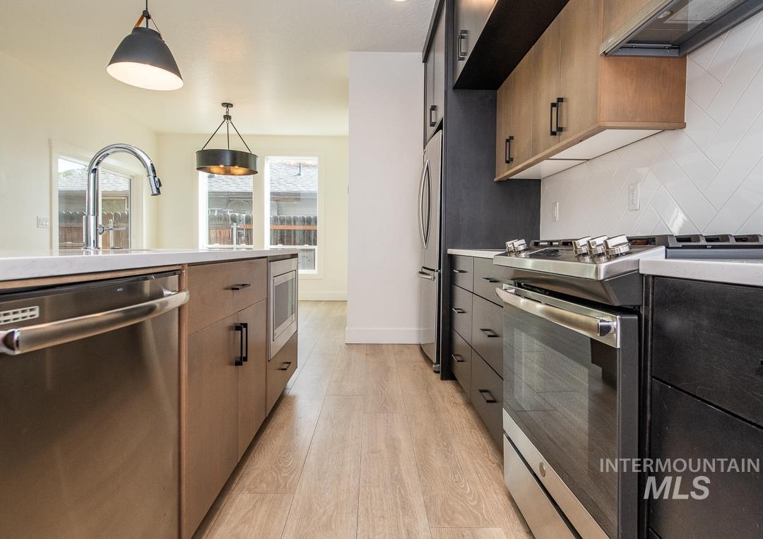 4314 W Clark Street Property Photo 8