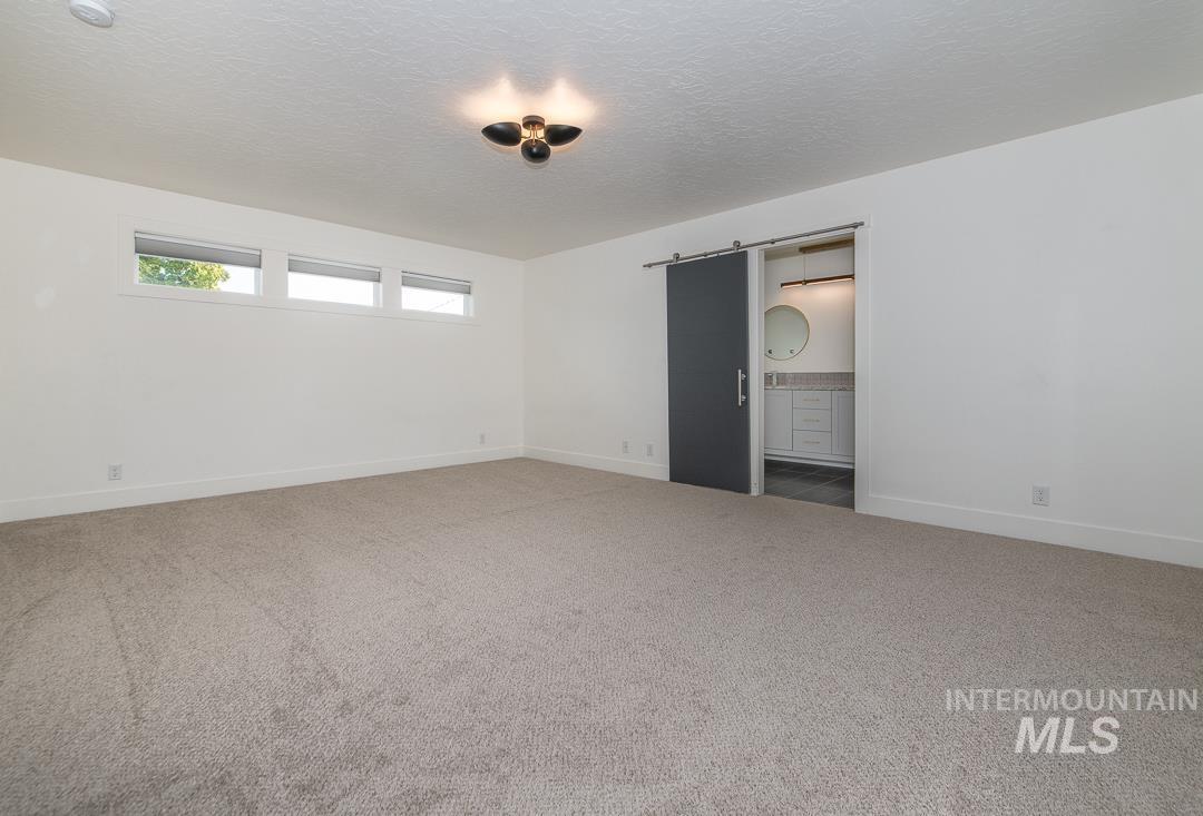 4314 W Clark Street Property Photo 17