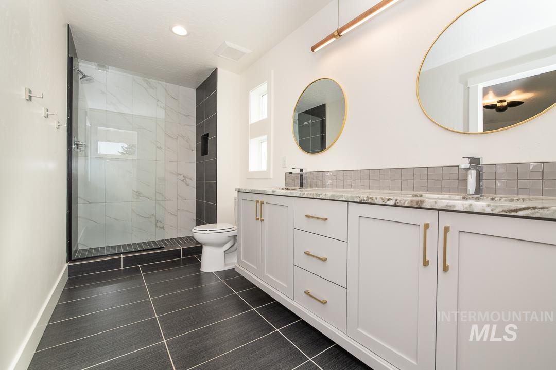 4314 W Clark Street Property Photo 18