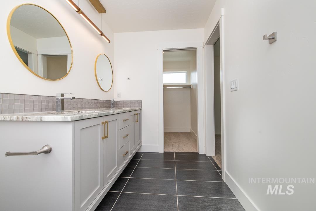 4314 W Clark Street Property Photo 19