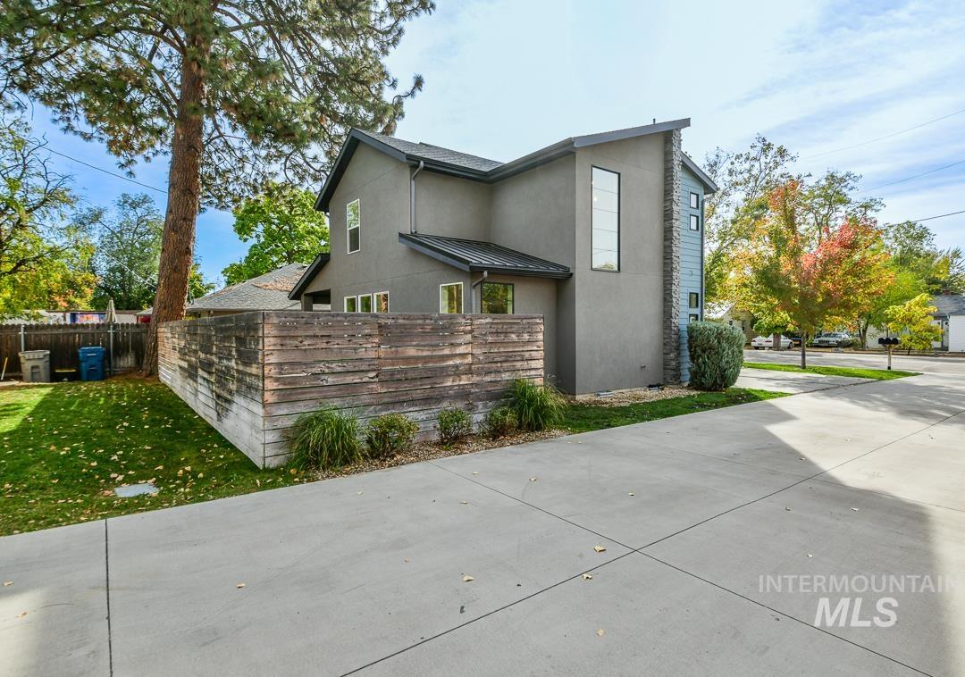 4314 W Clark Street Property Photo 27