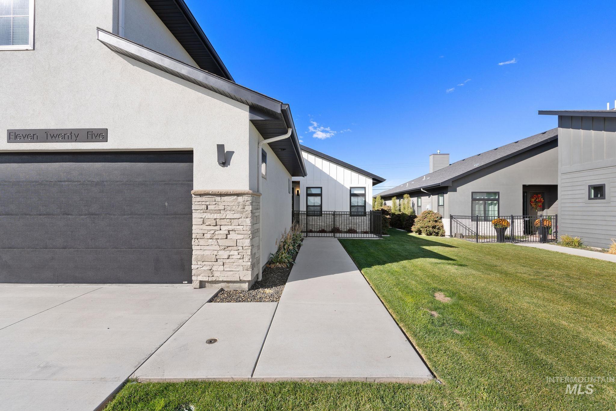 1125 Langford Way Property Photo 2