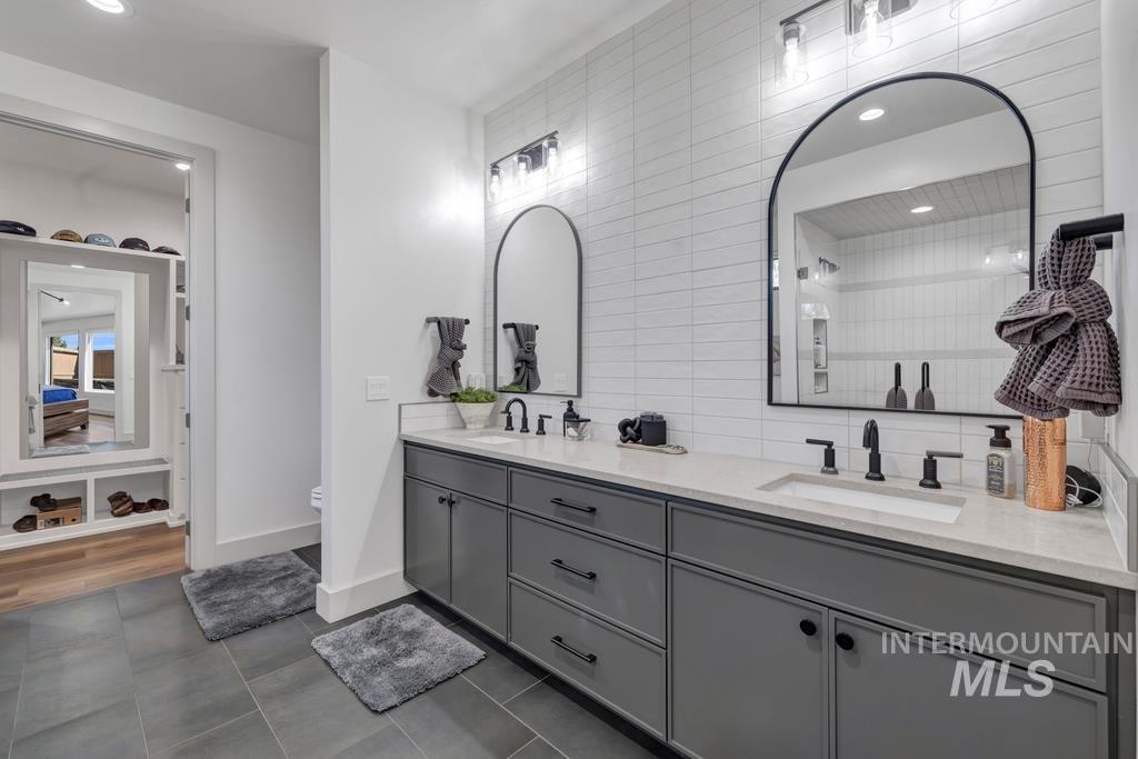 303 S 477 Ln W Property Photo 19