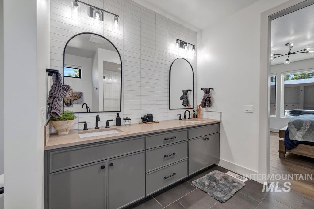 303 S 477 Ln W Property Photo 21